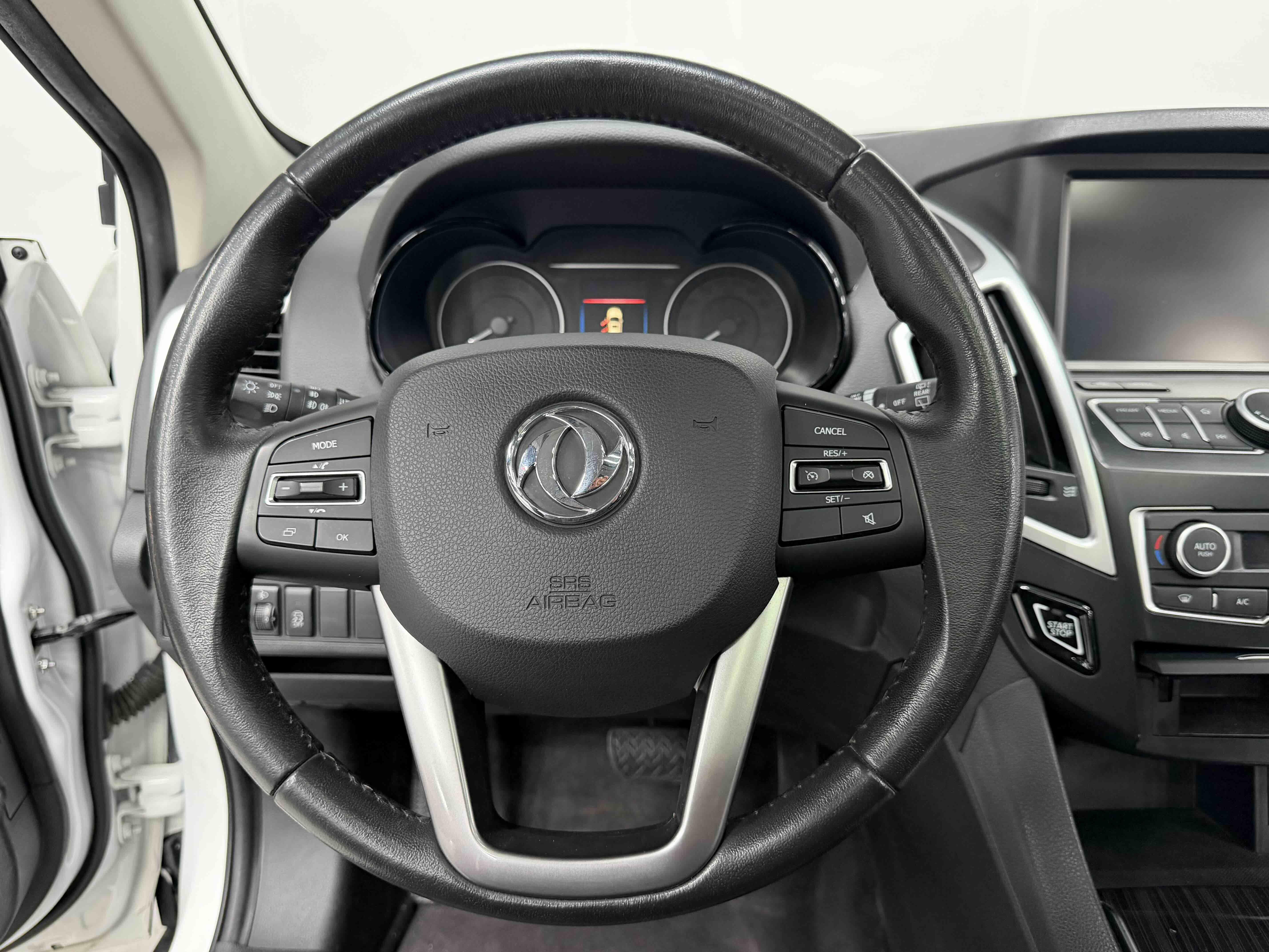 Dongfeng Aeolus AX7 2016 thumb 8