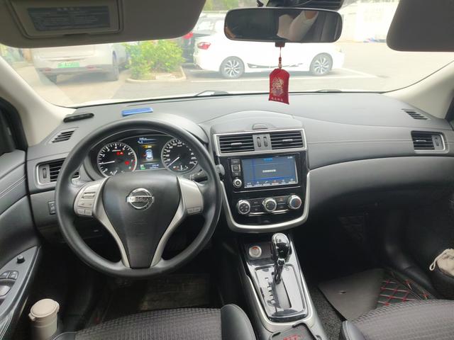 Nissan Tiida 2016 thumb 3