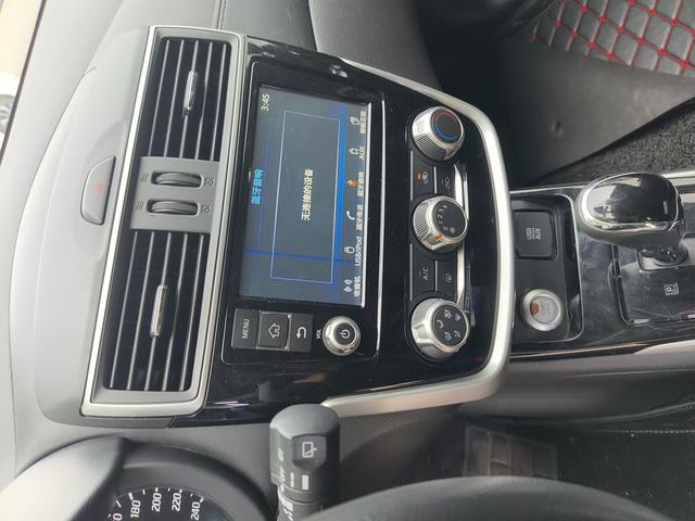 Nissan Tiida 2016 thumb 6