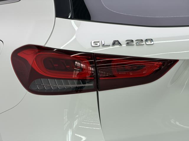 Mercedes-Benz GLA 2023 thumb 11