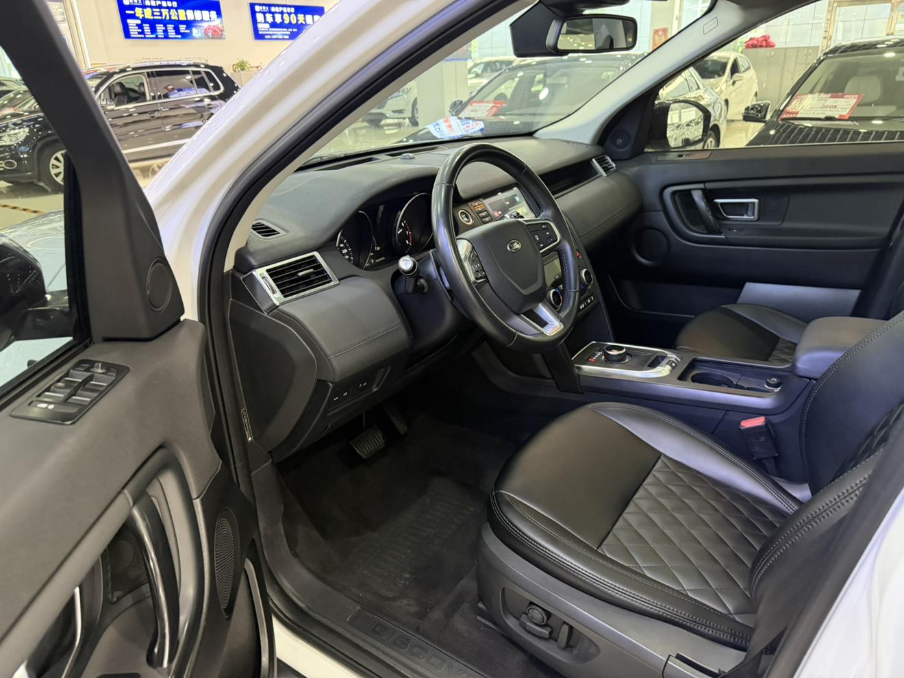 Land Rover Discovery Sport 2019 thumb 9