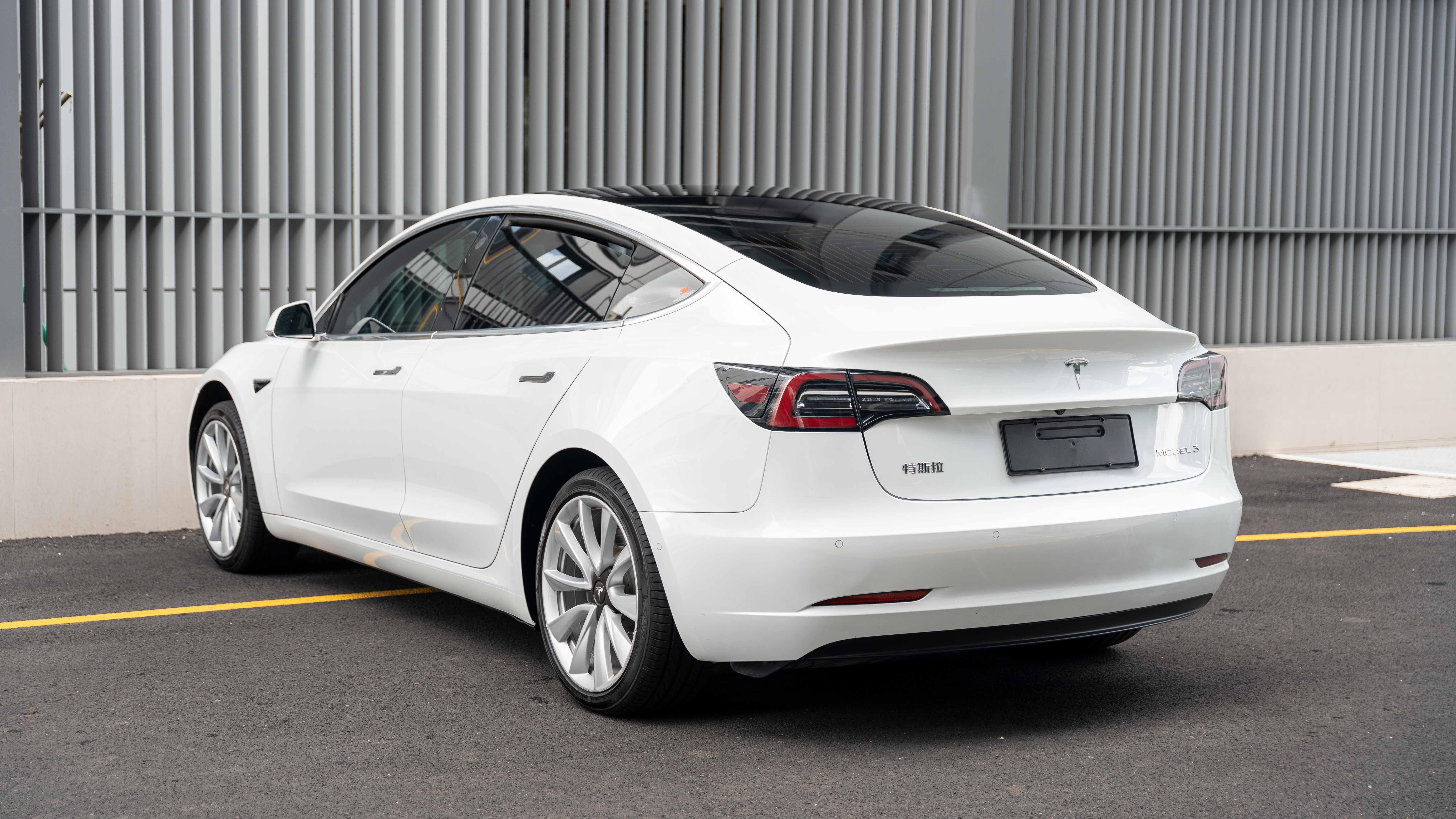 Tesla Model 3 2019 thumb 3