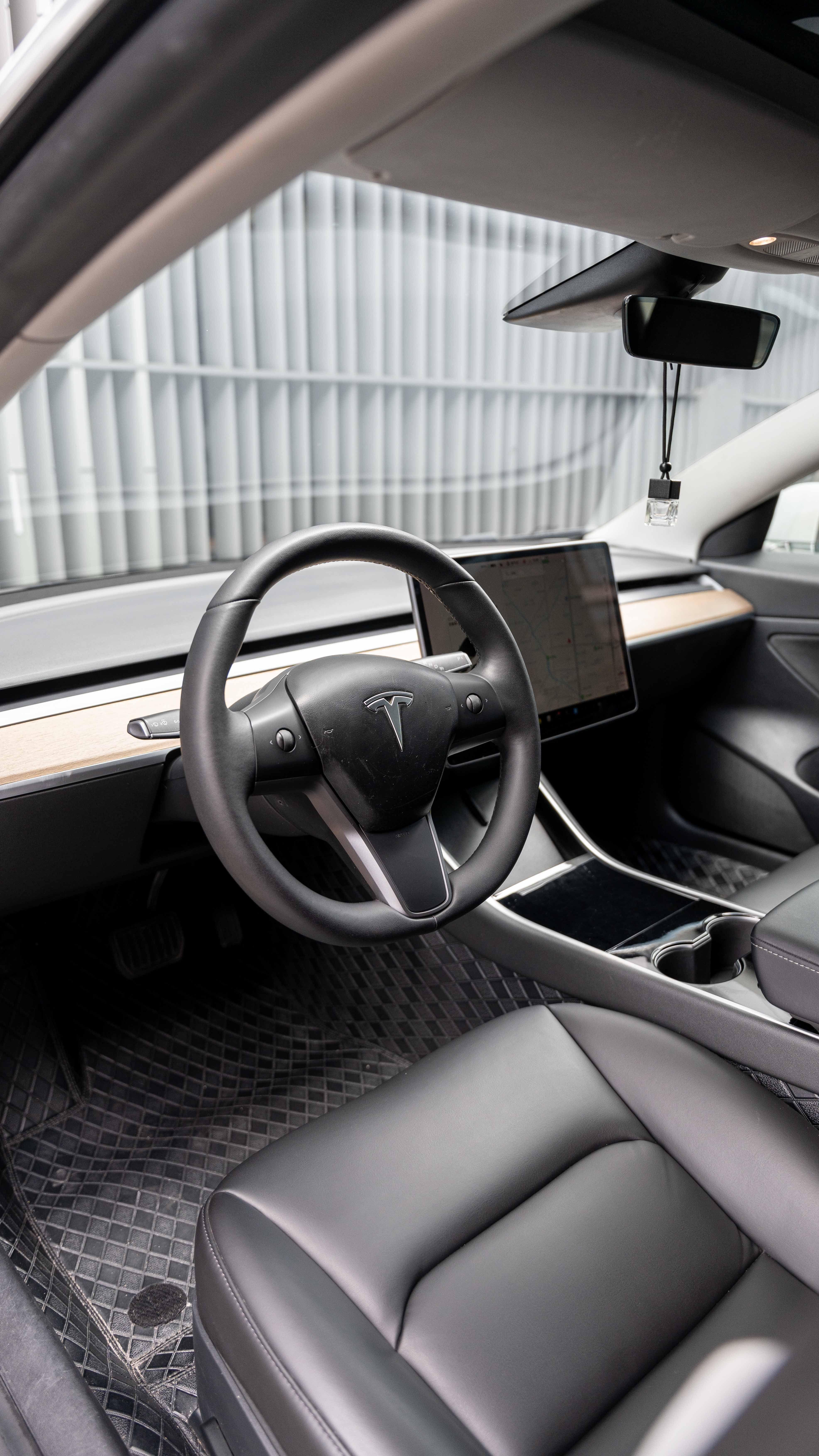 Tesla Model 3 2019 thumb 6