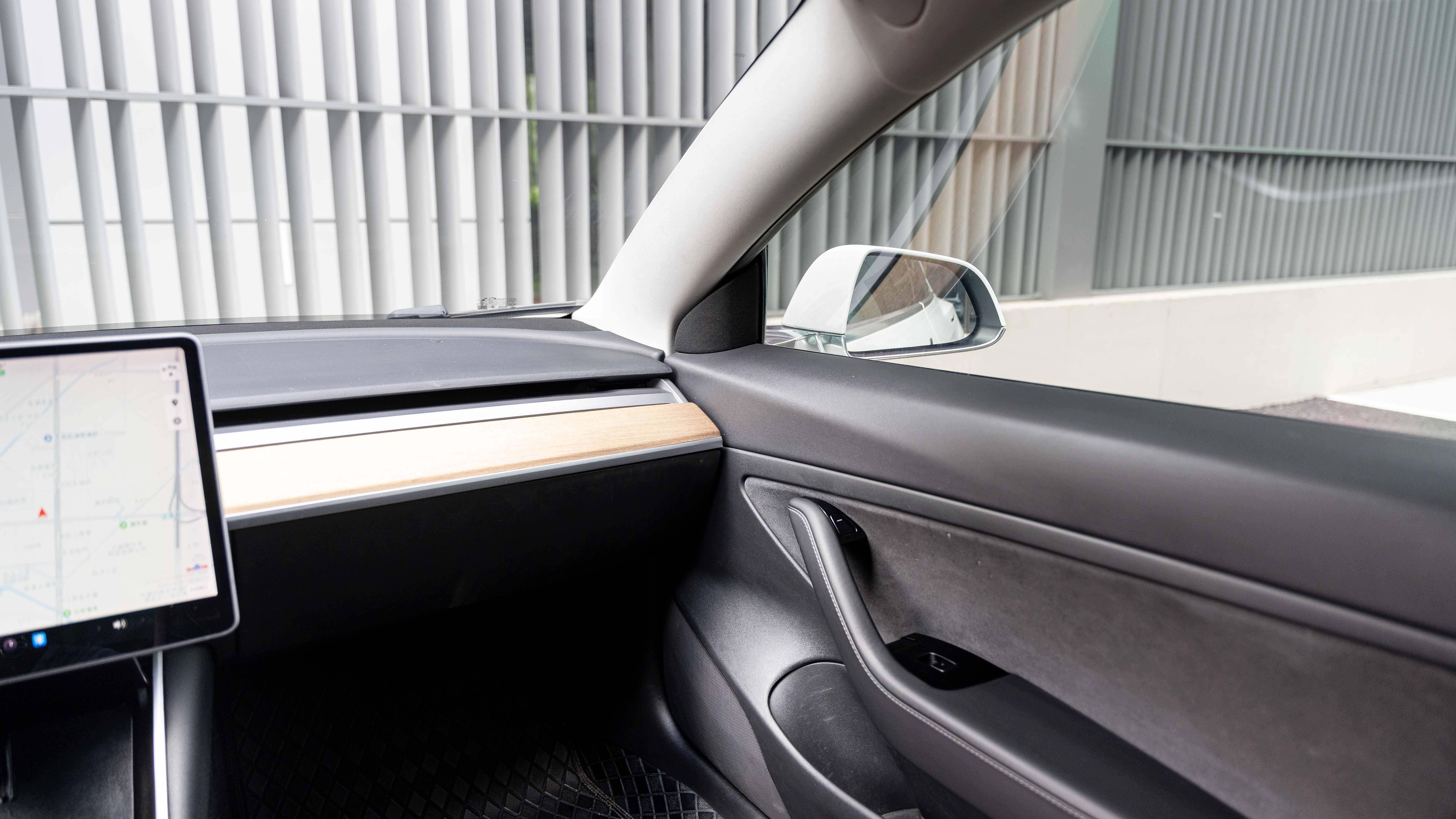 Tesla Model 3 2019 thumb 8
