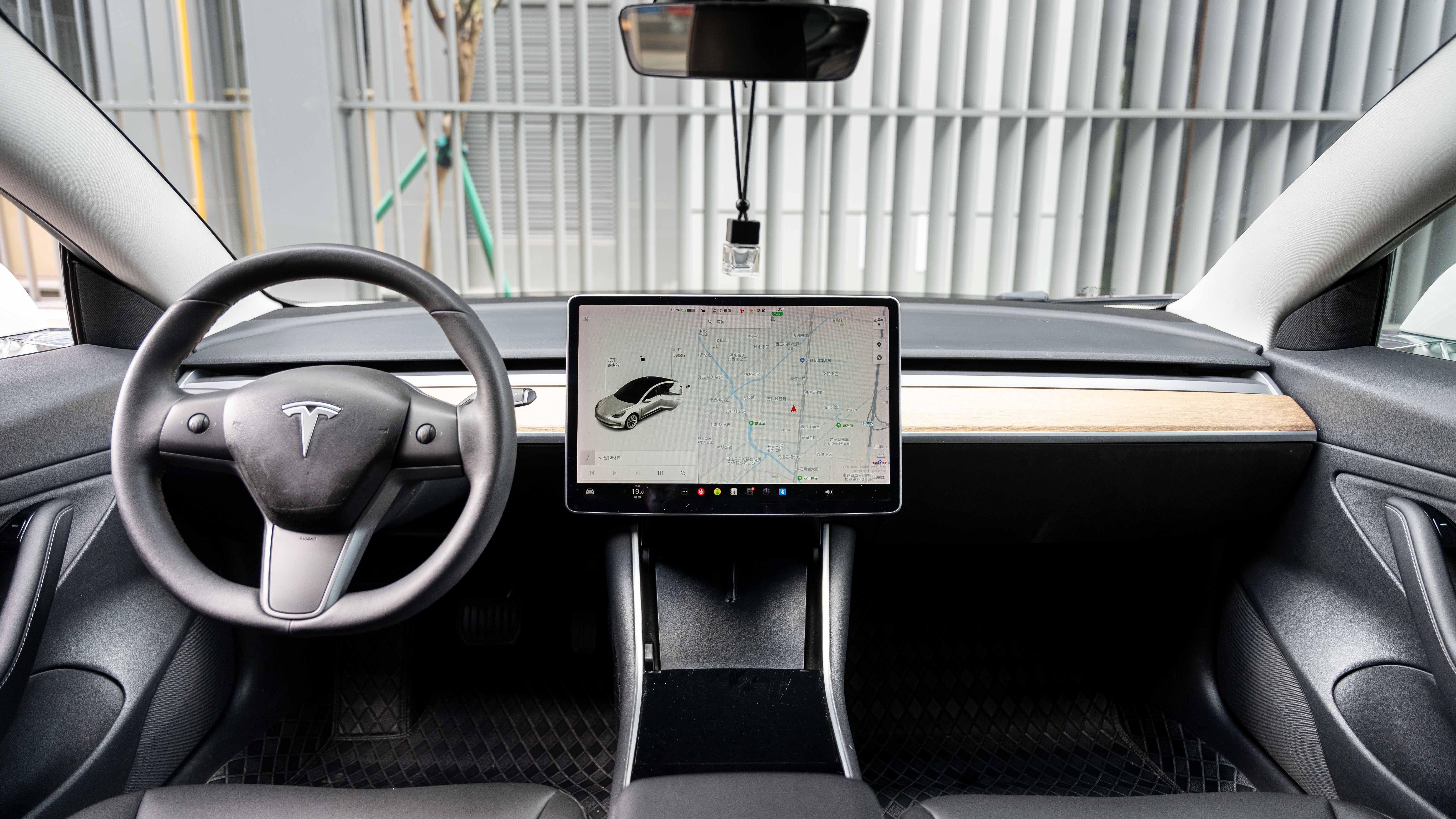 Tesla Model 3 2019 thumb 9
