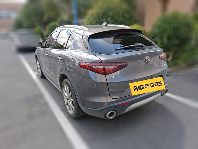 Alfa Romeo Stelvio 2021 thumb 2