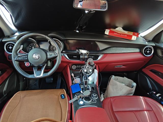 Alfa Romeo Stelvio 2021 thumb 3