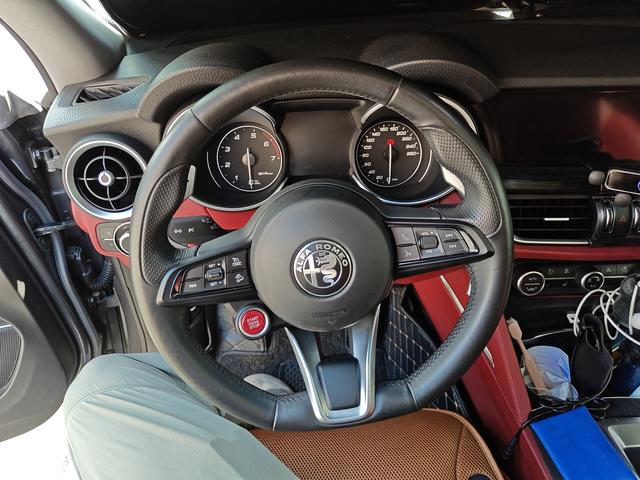 Alfa Romeo Stelvio 2021 thumb 5