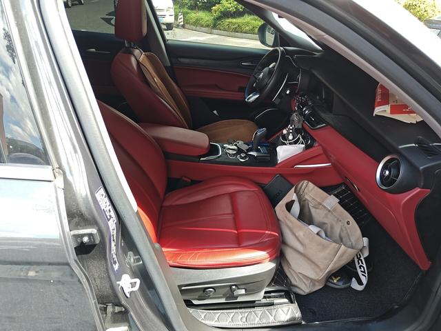 Alfa Romeo Stelvio 2021 thumb 9