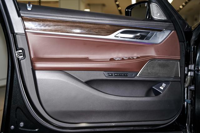 BMW 7 серии 2019 thumb 12