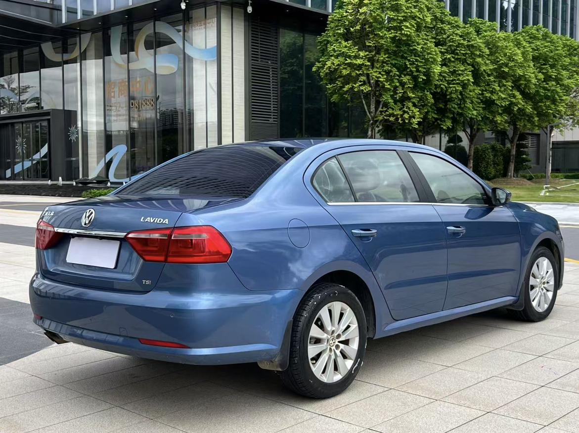 Volkswagen Lavida XR 2013 thumb 4