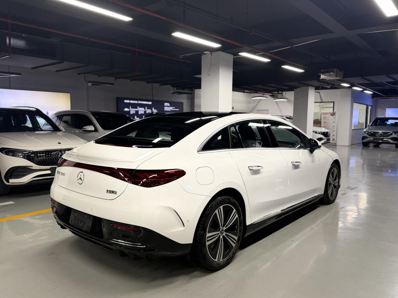 Mercedes-Benz EQE 2025 thumb 4