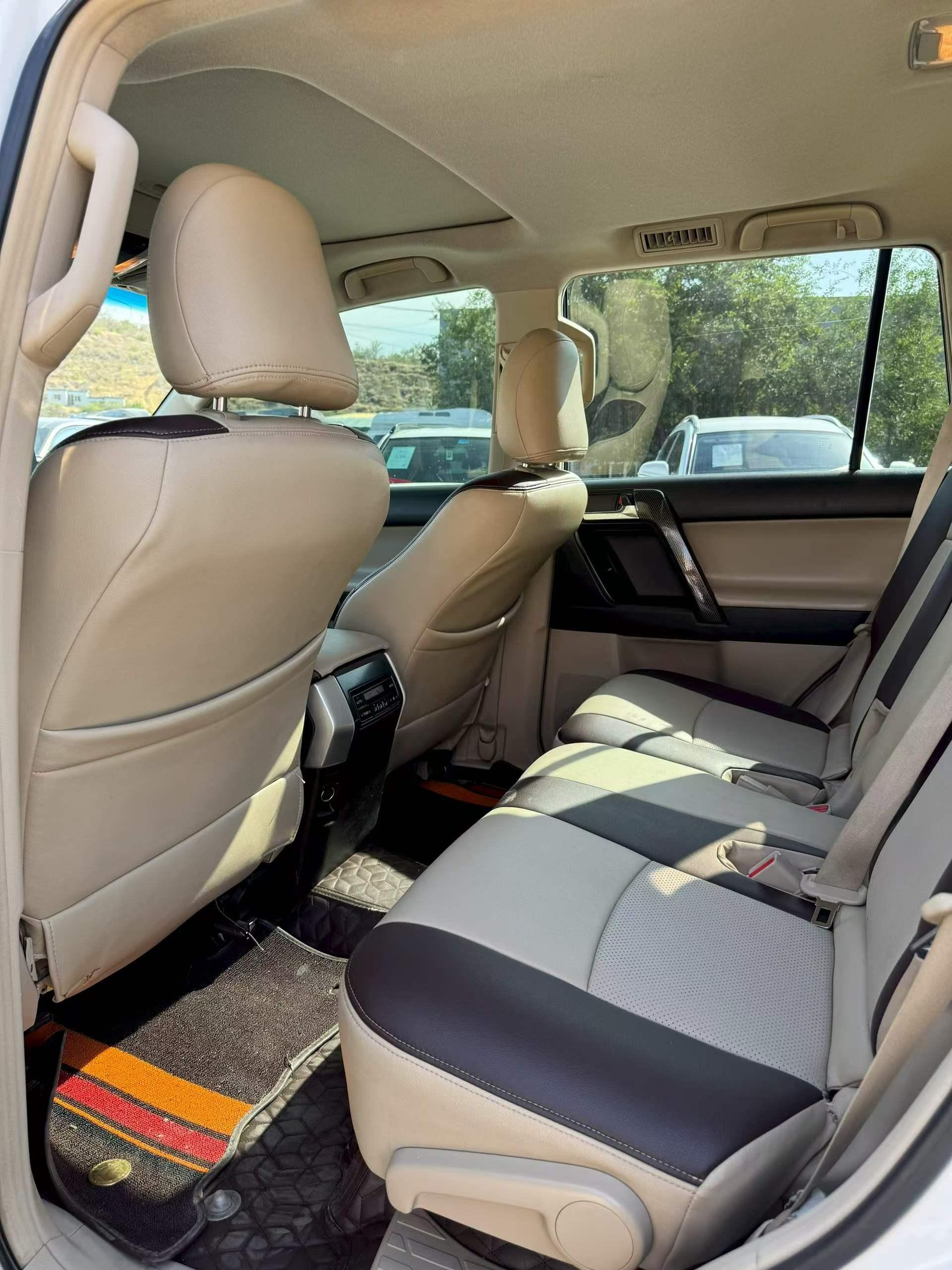 Toyota Land Cruiser Prado 2010 thumb 7