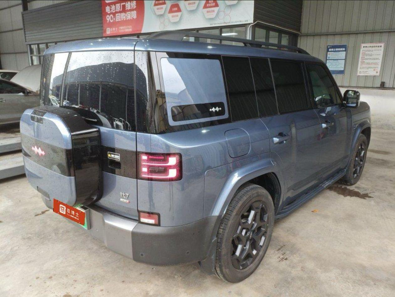 BYD Fangchengbao 7 PHEV 2025 thumb 2