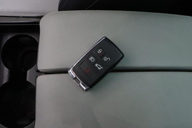 Land Rover Evoque 2020 thumb 9