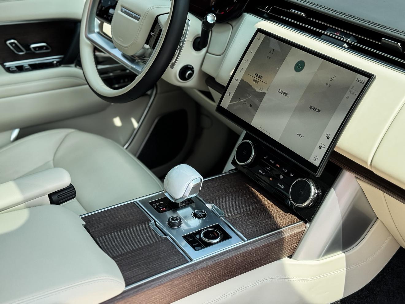 Land Rover Range Rover 2023 thumb 12