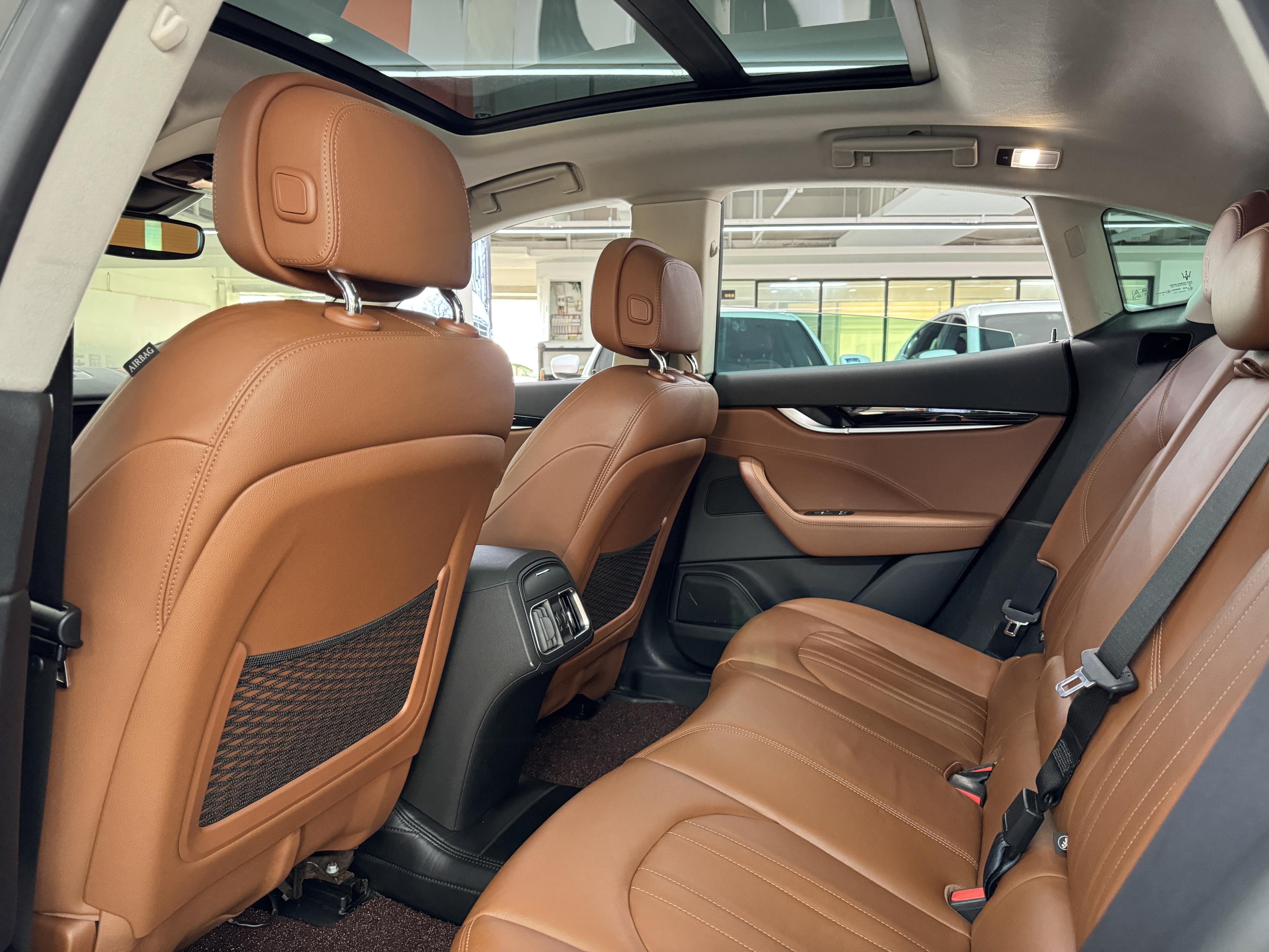 Maserati Levante 2018 thumb 6