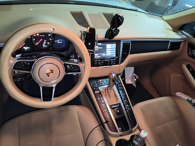 Porsche Macan 2014 thumb 3