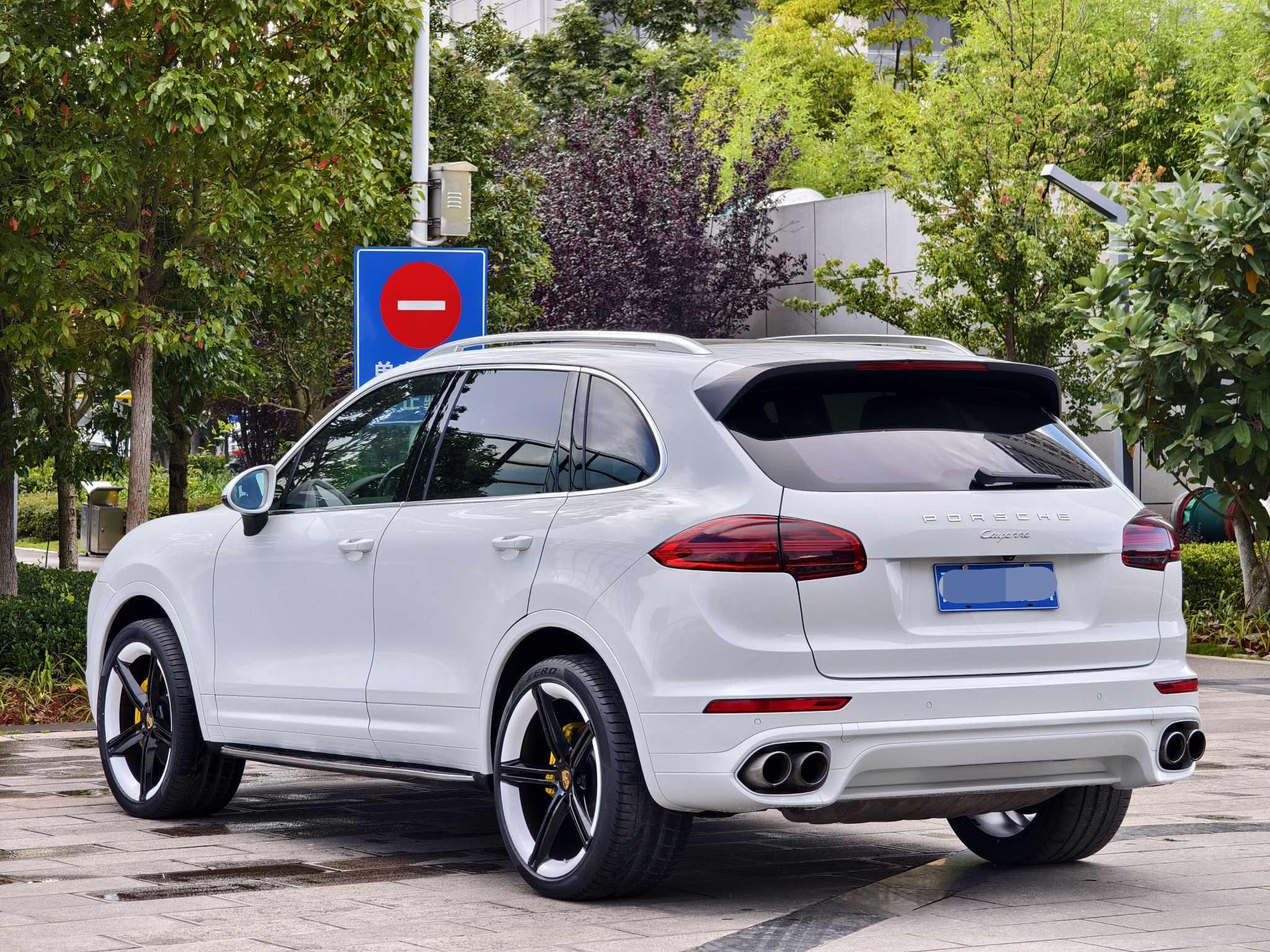 Porsche Cayenne 2016 thumb 2
