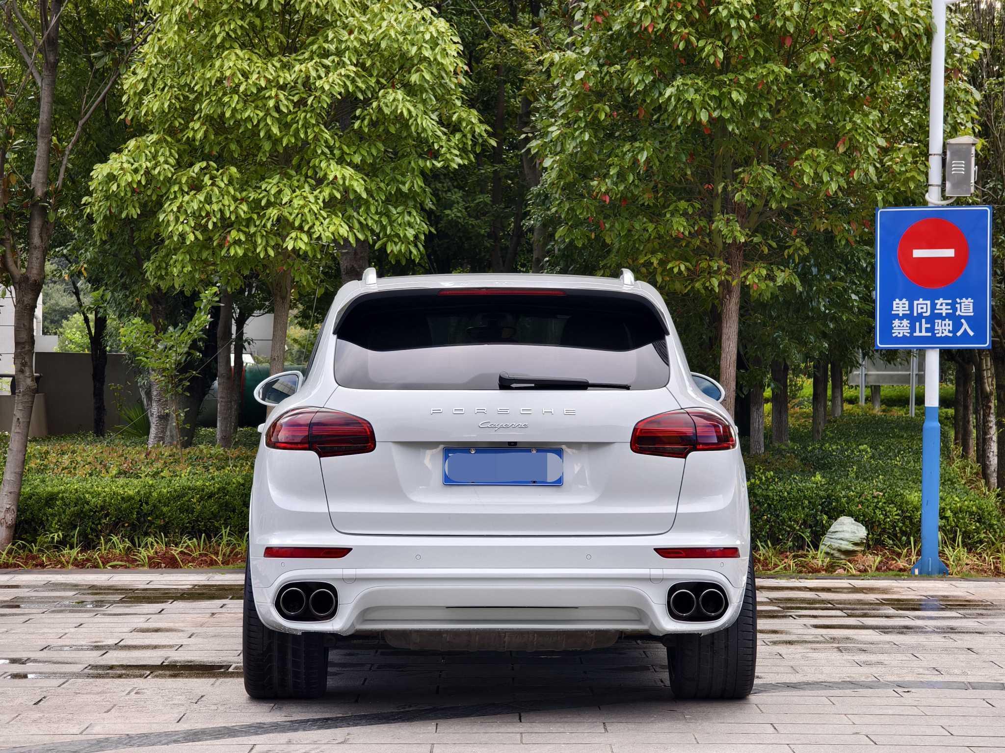 Porsche Cayenne 2016 thumb 3