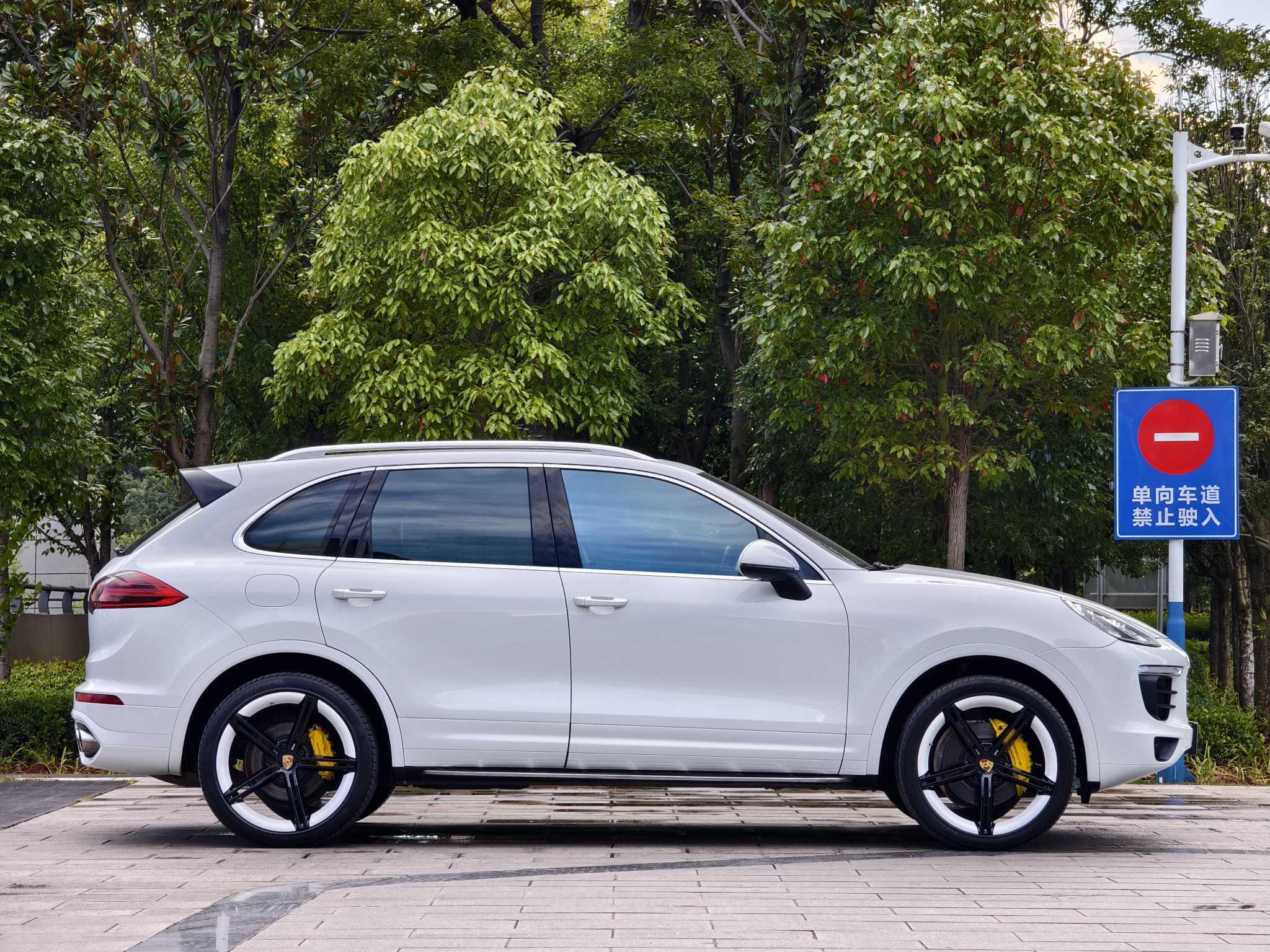 Porsche Cayenne 2016 thumb 5