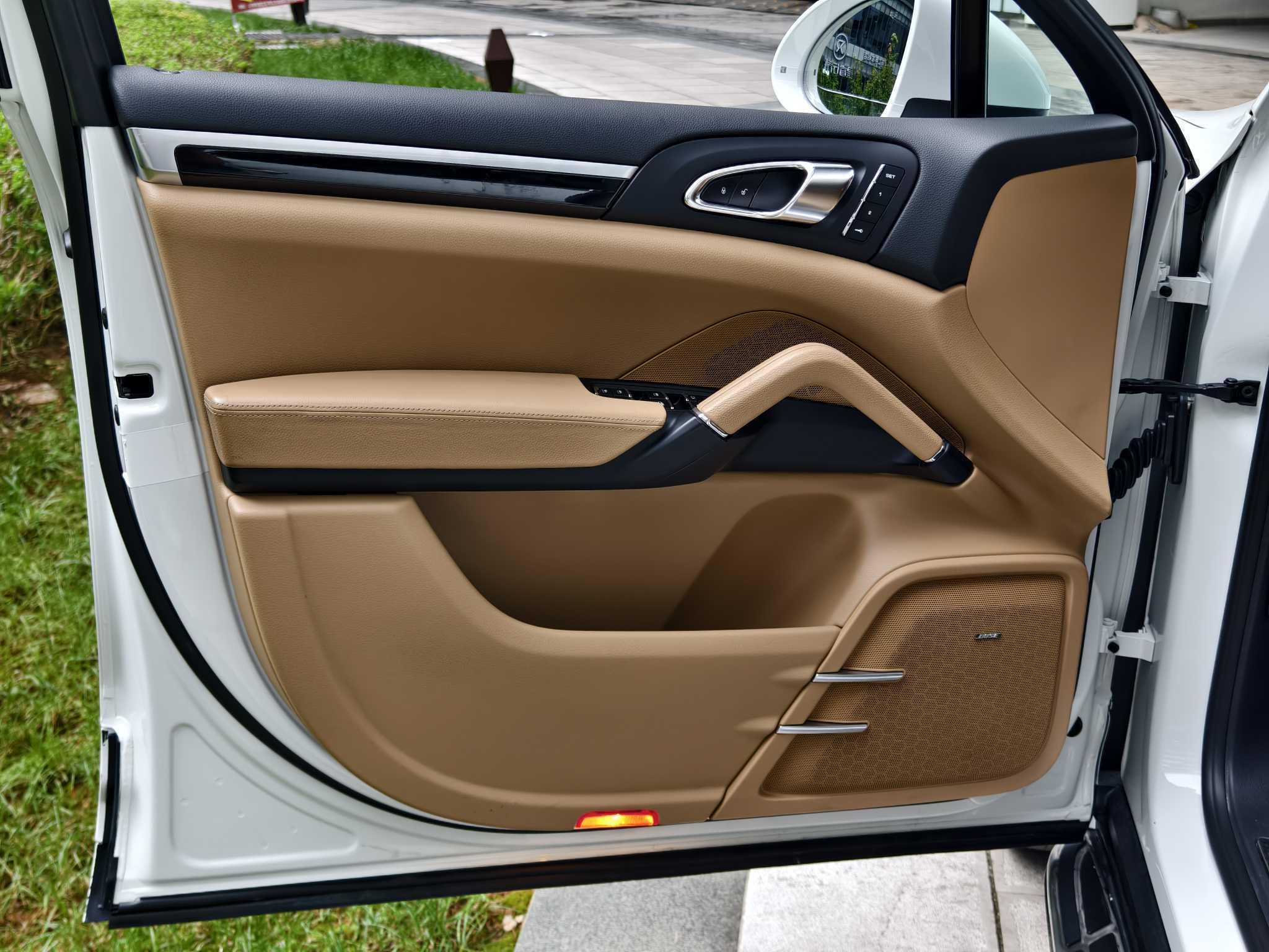 Porsche Cayenne 2016 thumb 6