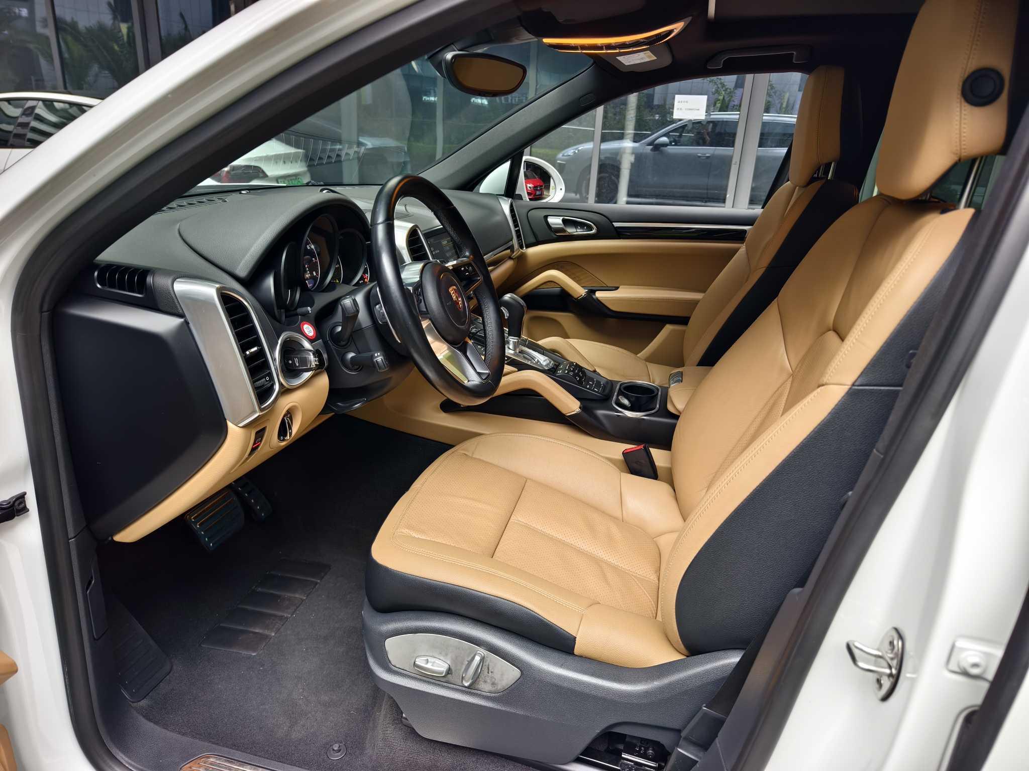 Porsche Cayenne 2016 thumb 10