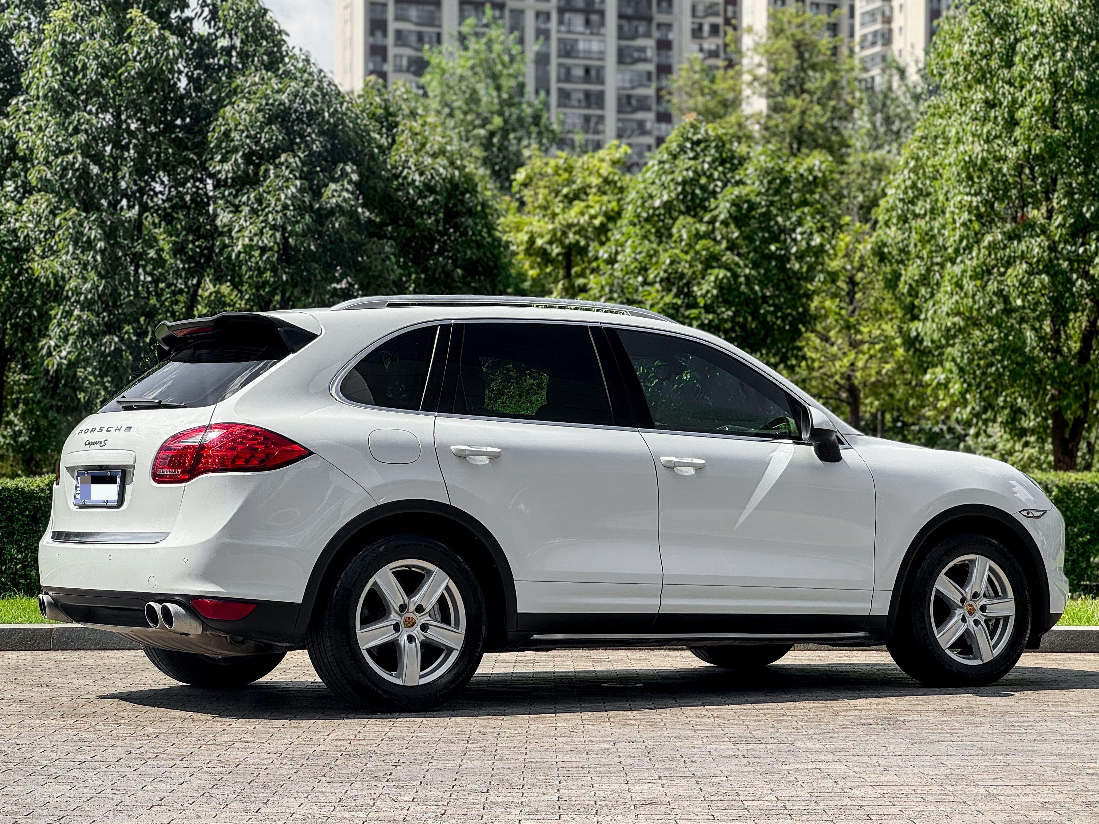 Porsche Cayenne 2011 thumb 3