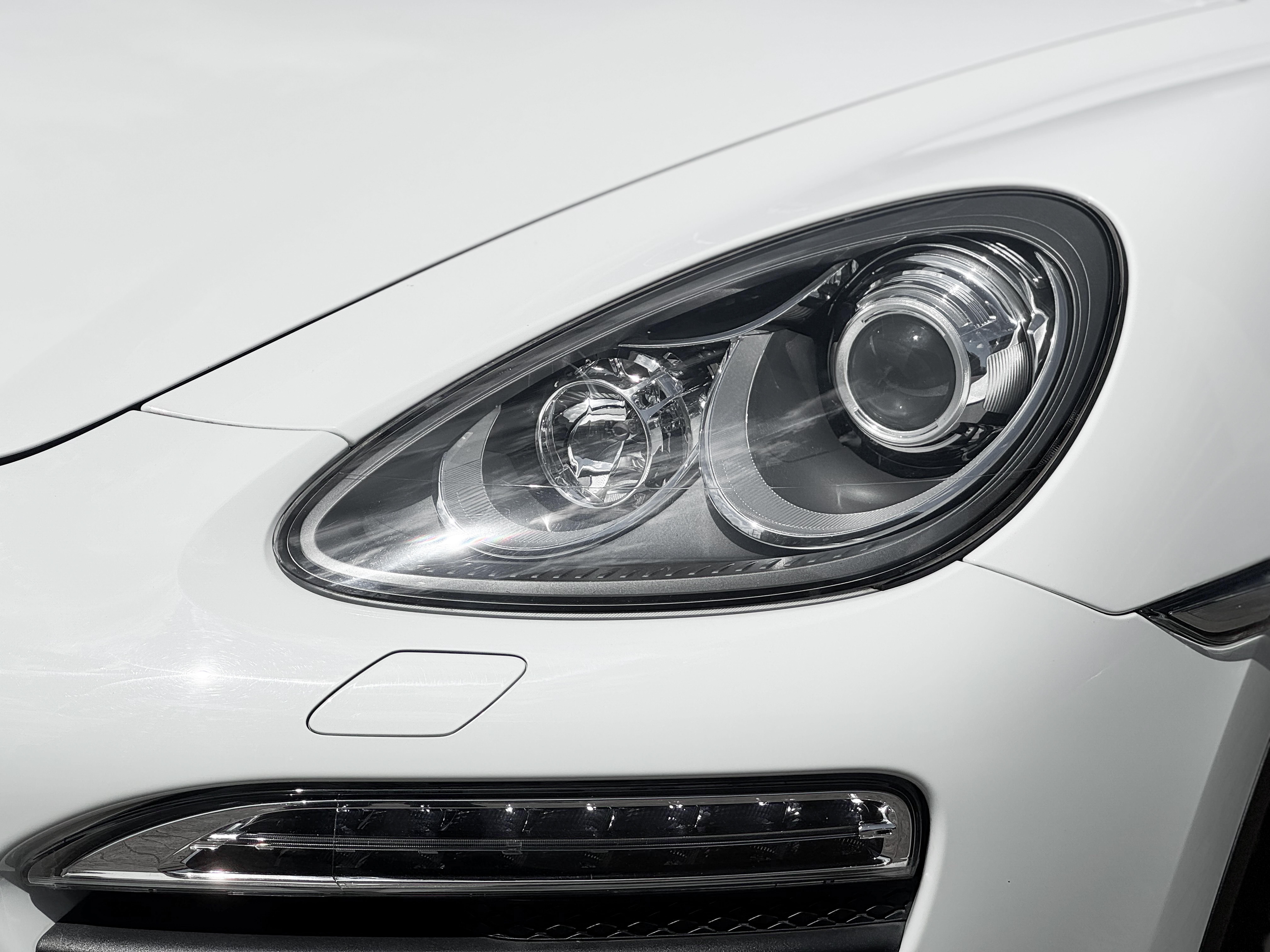 Porsche Cayenne 2011 thumb 4