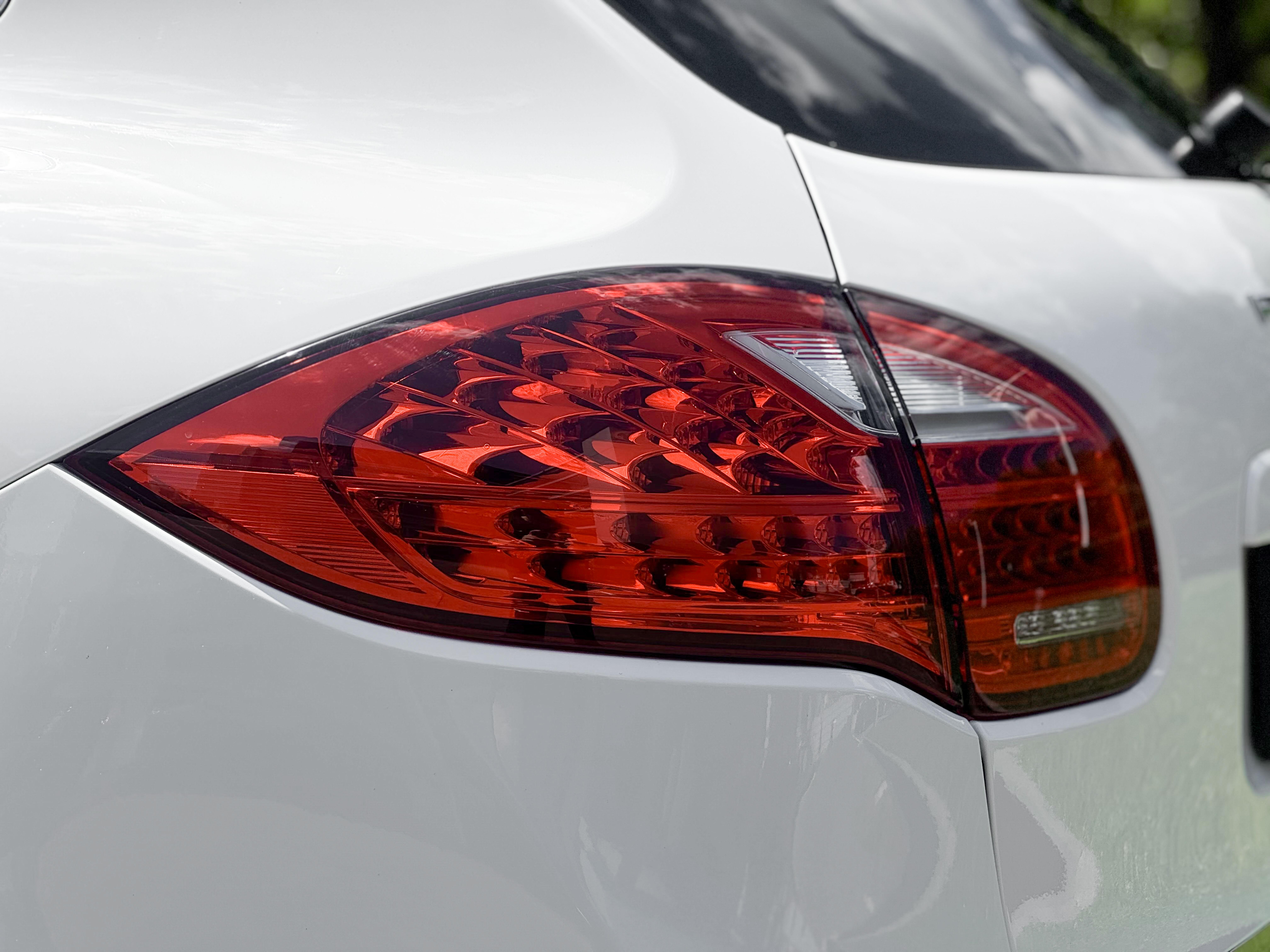 Porsche Cayenne 2011 thumb 5