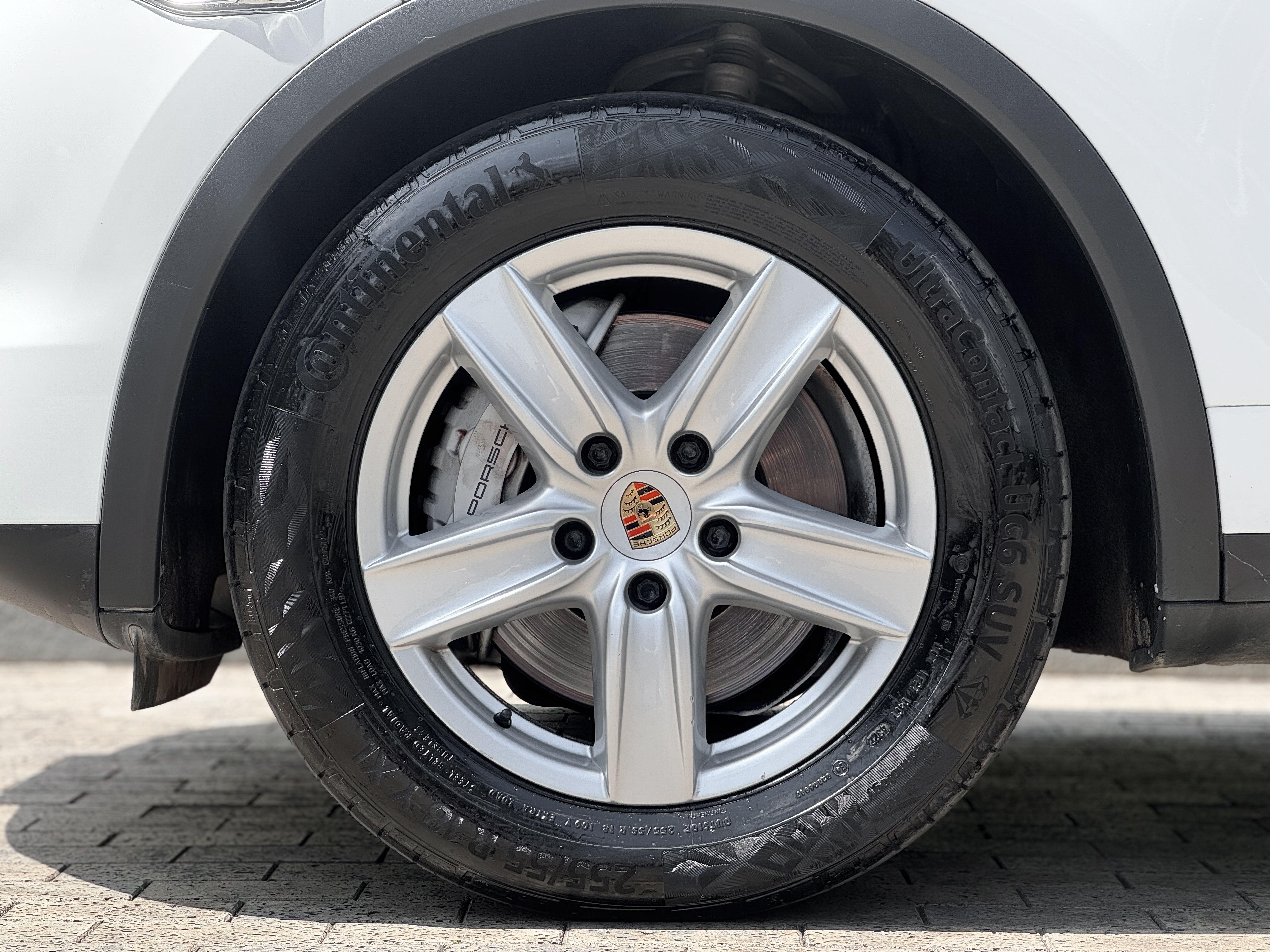 Porsche Cayenne 2011 thumb 7