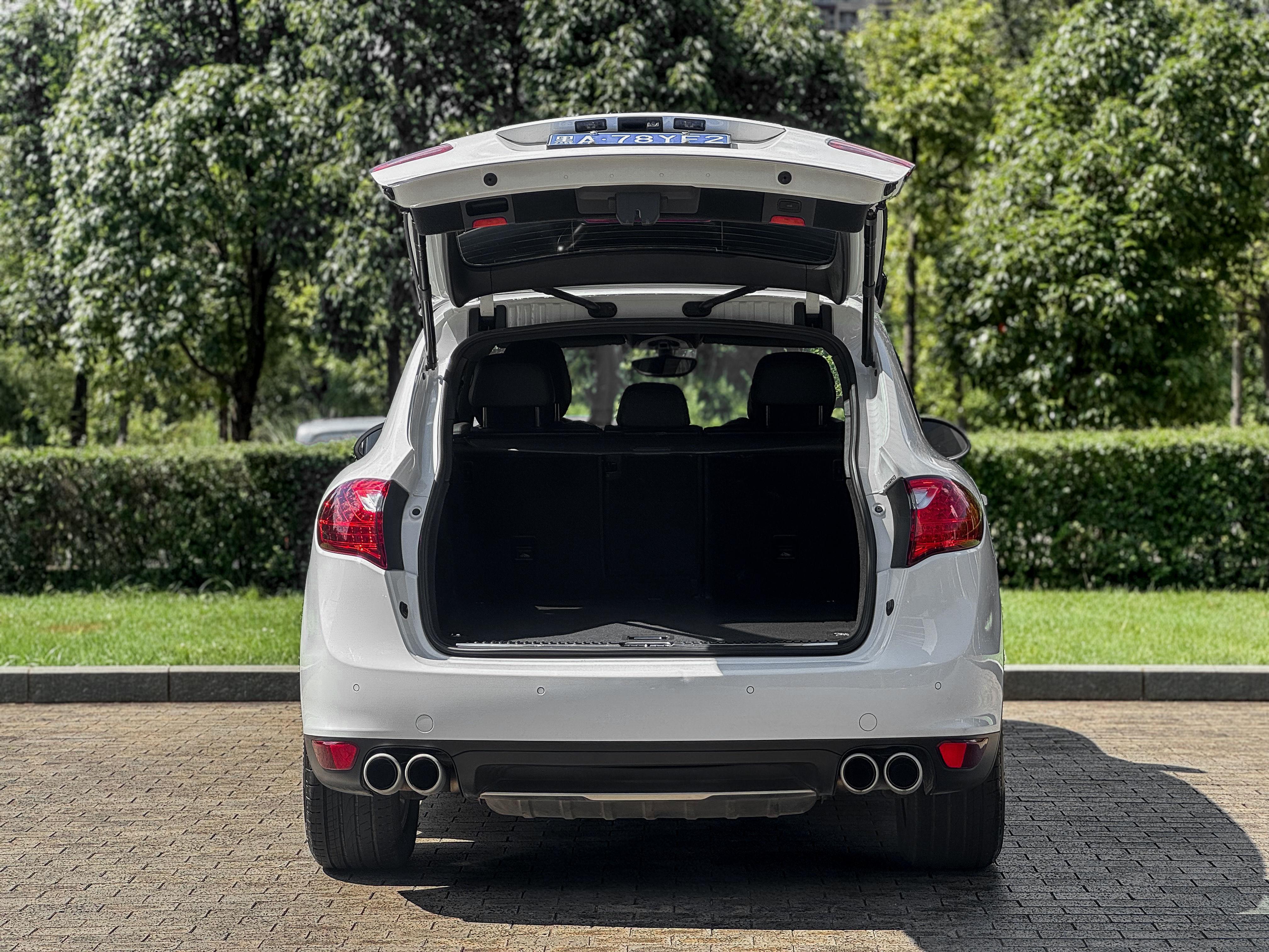 Porsche Cayenne 2011 thumb 8