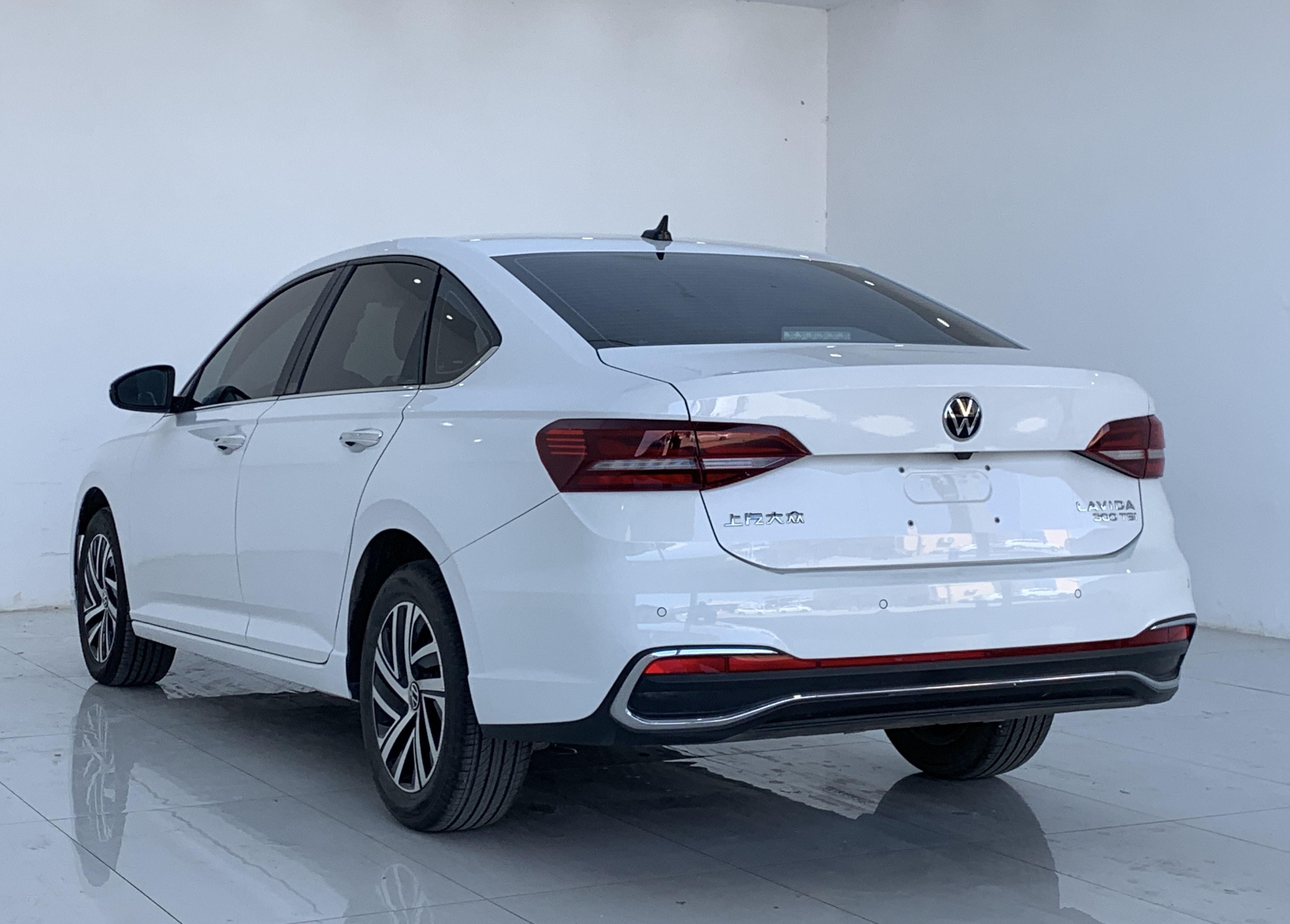 Volkswagen Lavida XR 2023 thumb 2