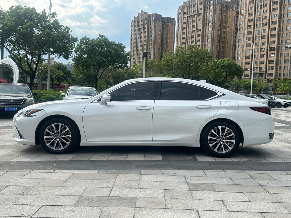Lexus ES 2022 thumb 2