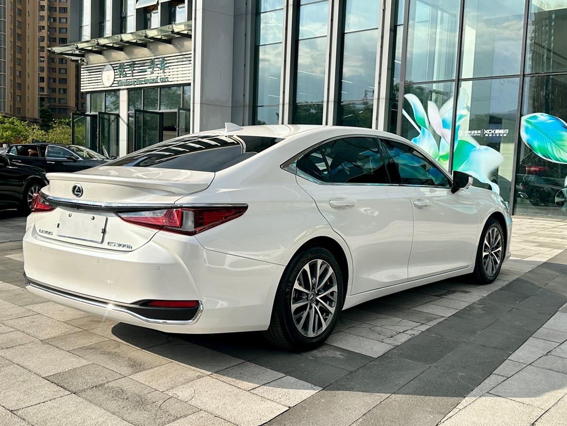 Lexus ES 2022 thumb 5