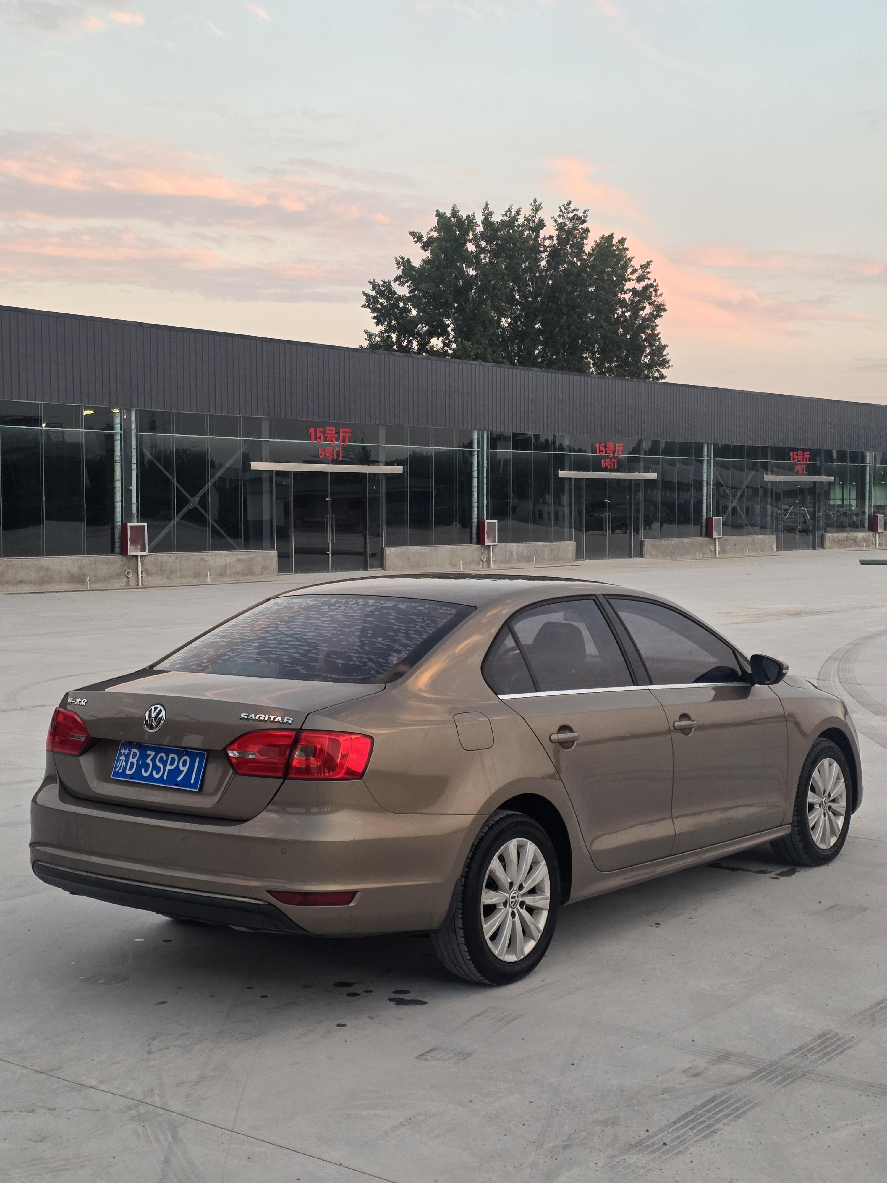 Volkswagen Sagitar 2014 thumb 2