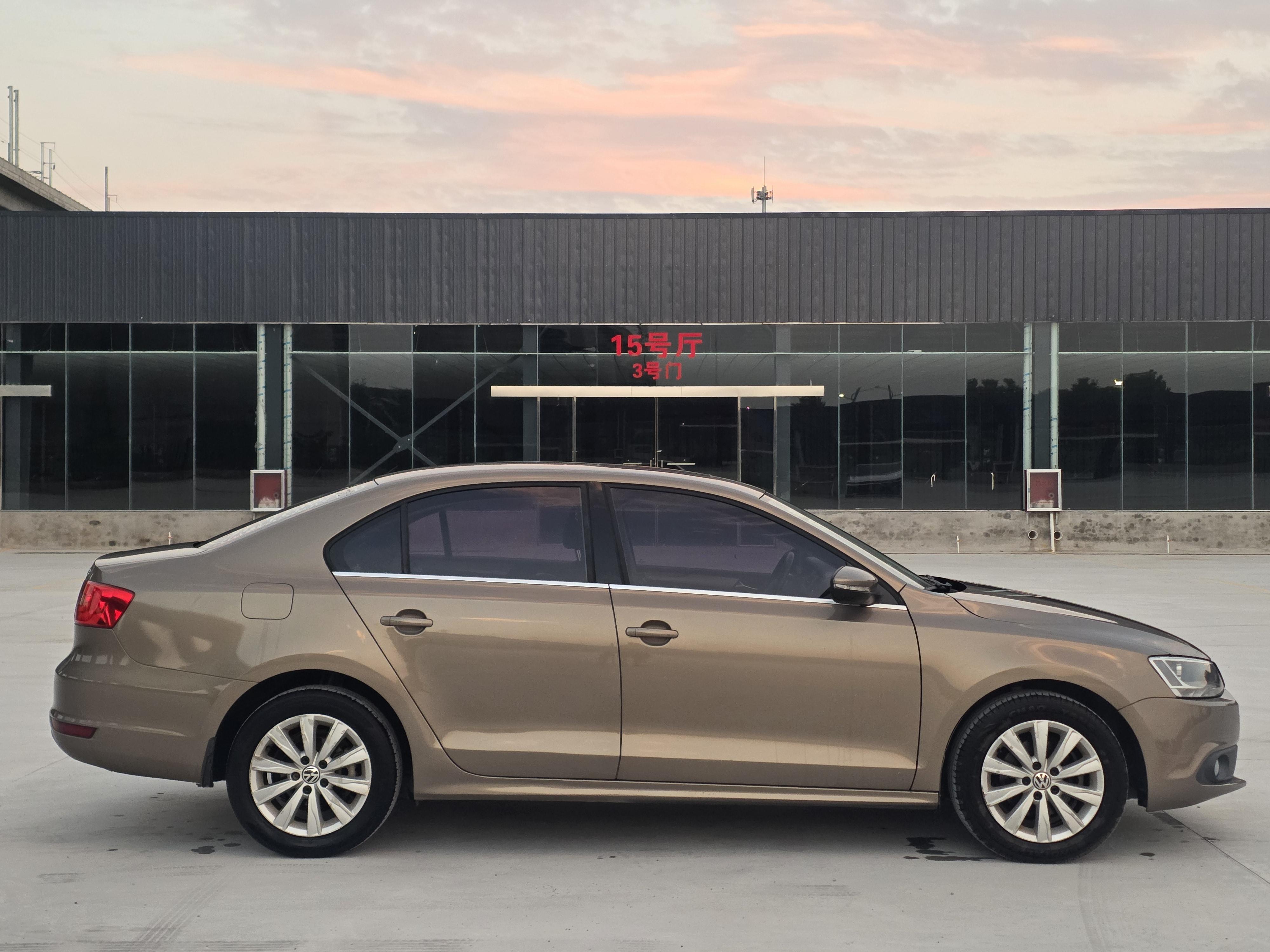 Volkswagen Sagitar 2014 thumb 3