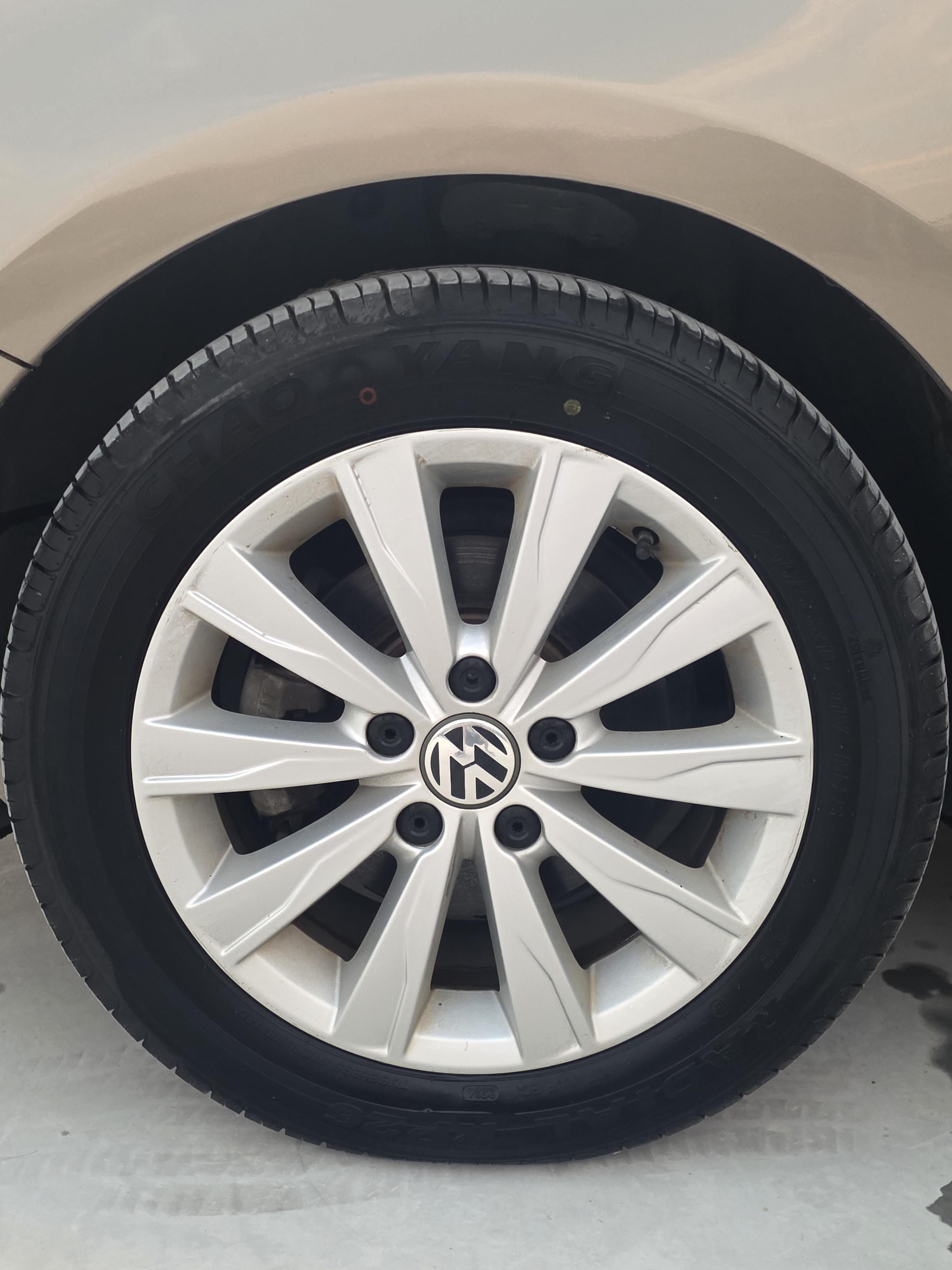 Volkswagen Sagitar 2014 thumb 5