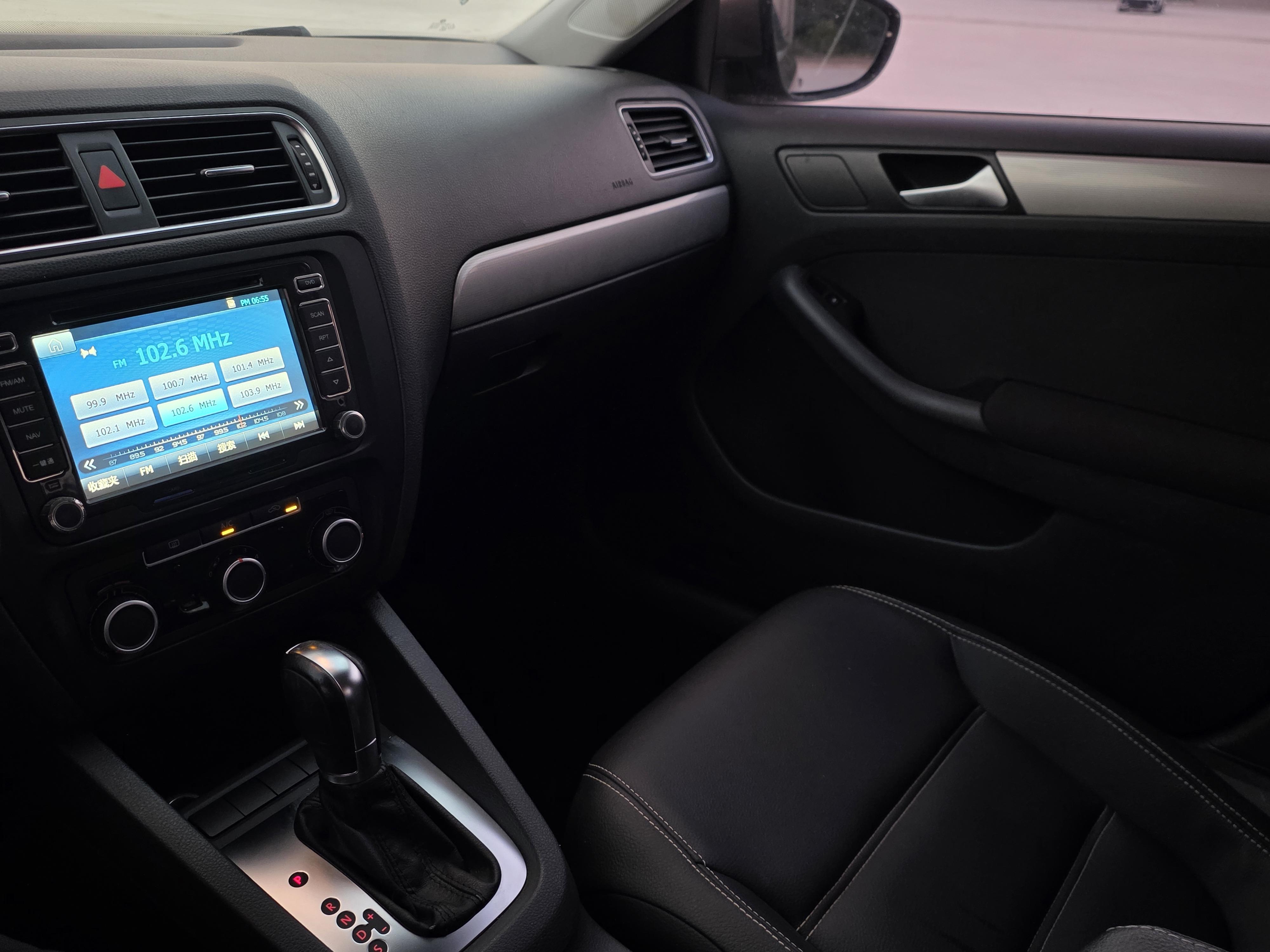 Volkswagen Sagitar 2014 thumb 6