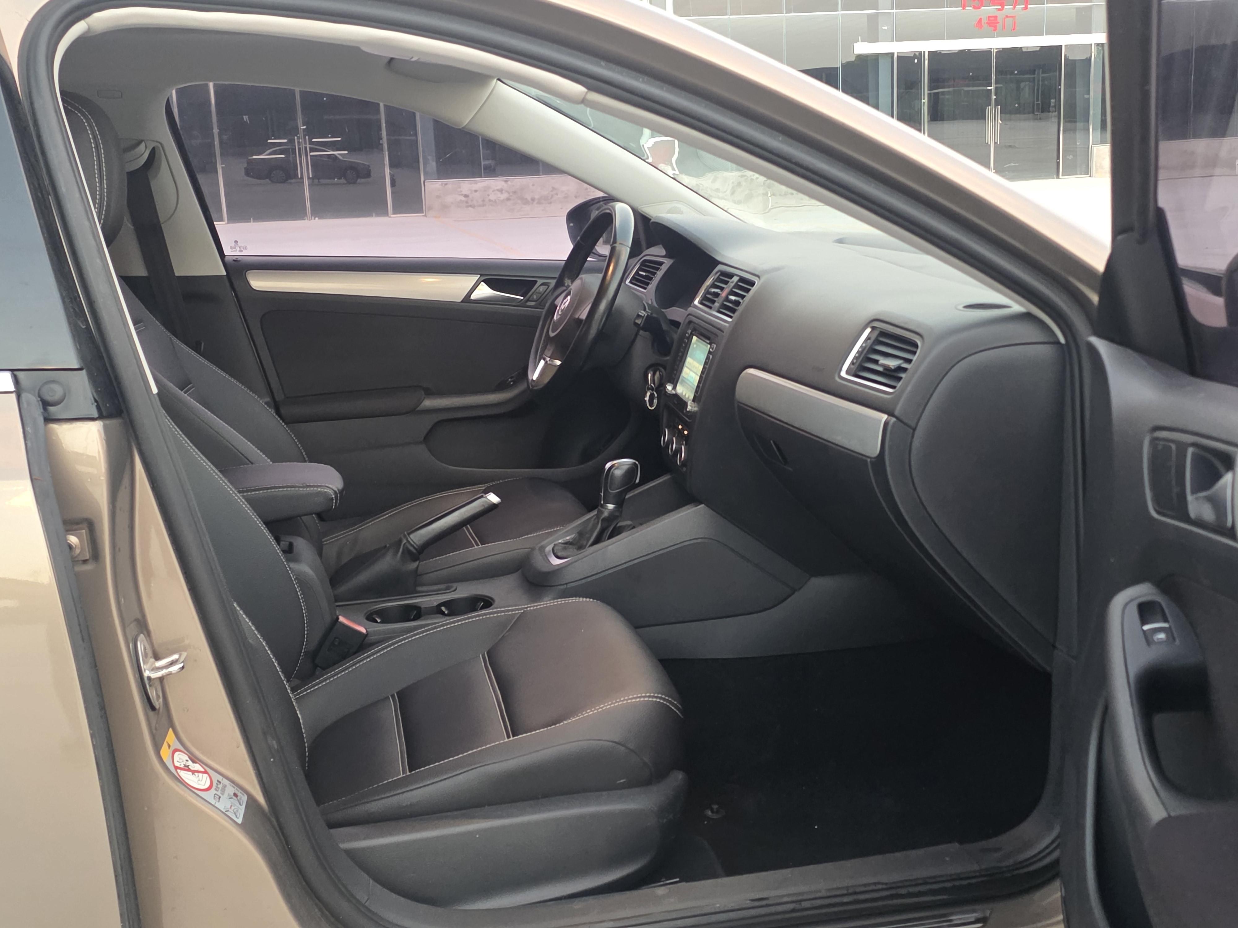 Volkswagen Sagitar 2014 thumb 7