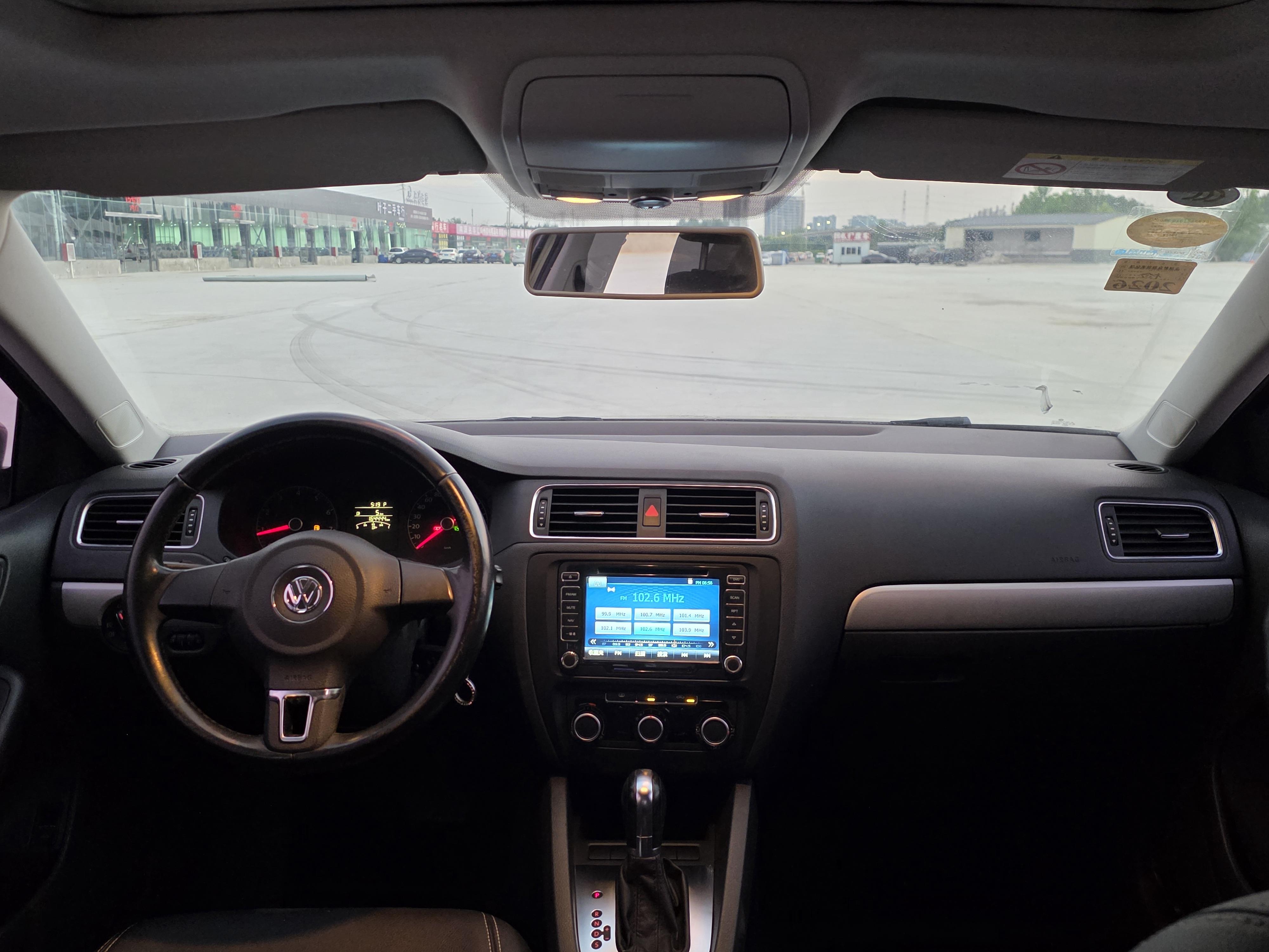 Volkswagen Sagitar 2014 thumb 8