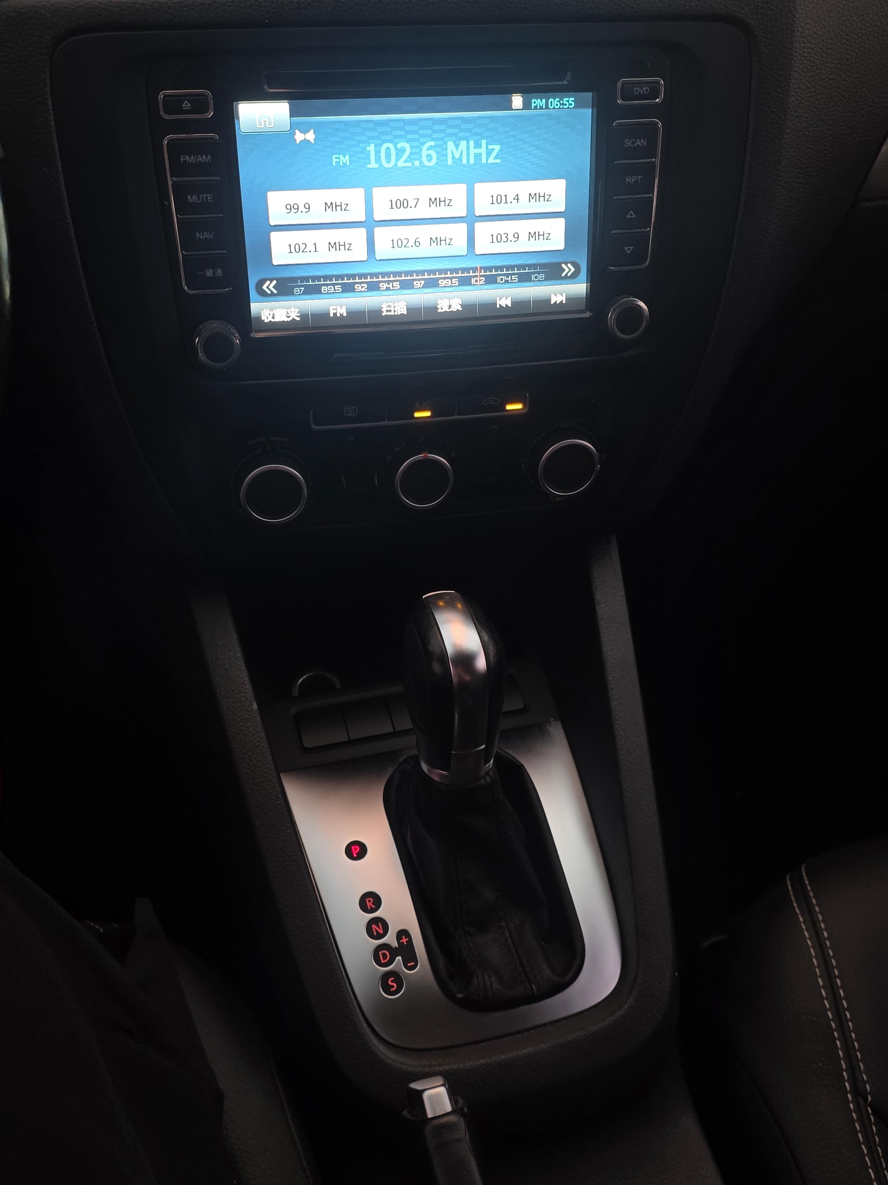 Volkswagen Sagitar 2014 thumb 10