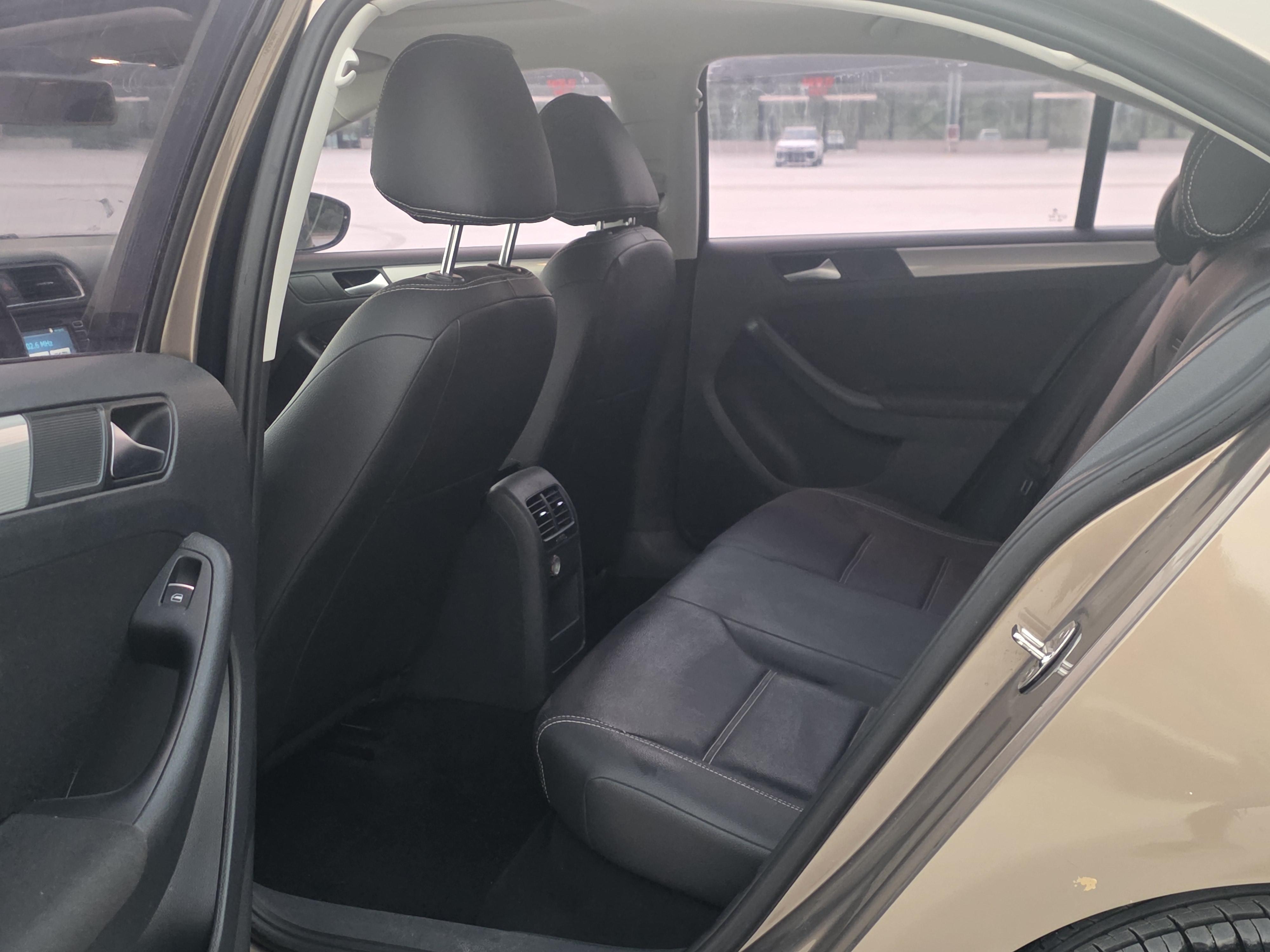 Volkswagen Sagitar 2014 thumb 12
