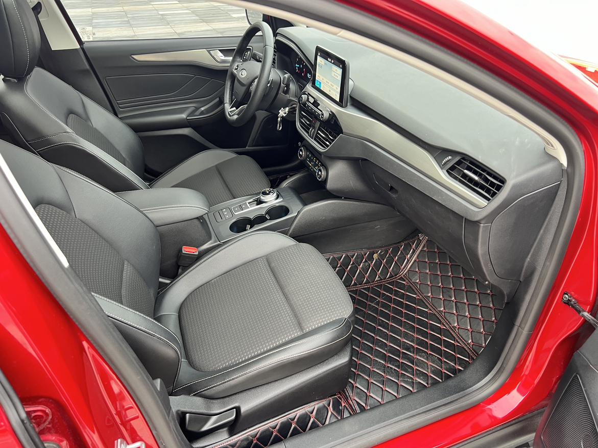 Ford Focus ST 2019 thumb 8