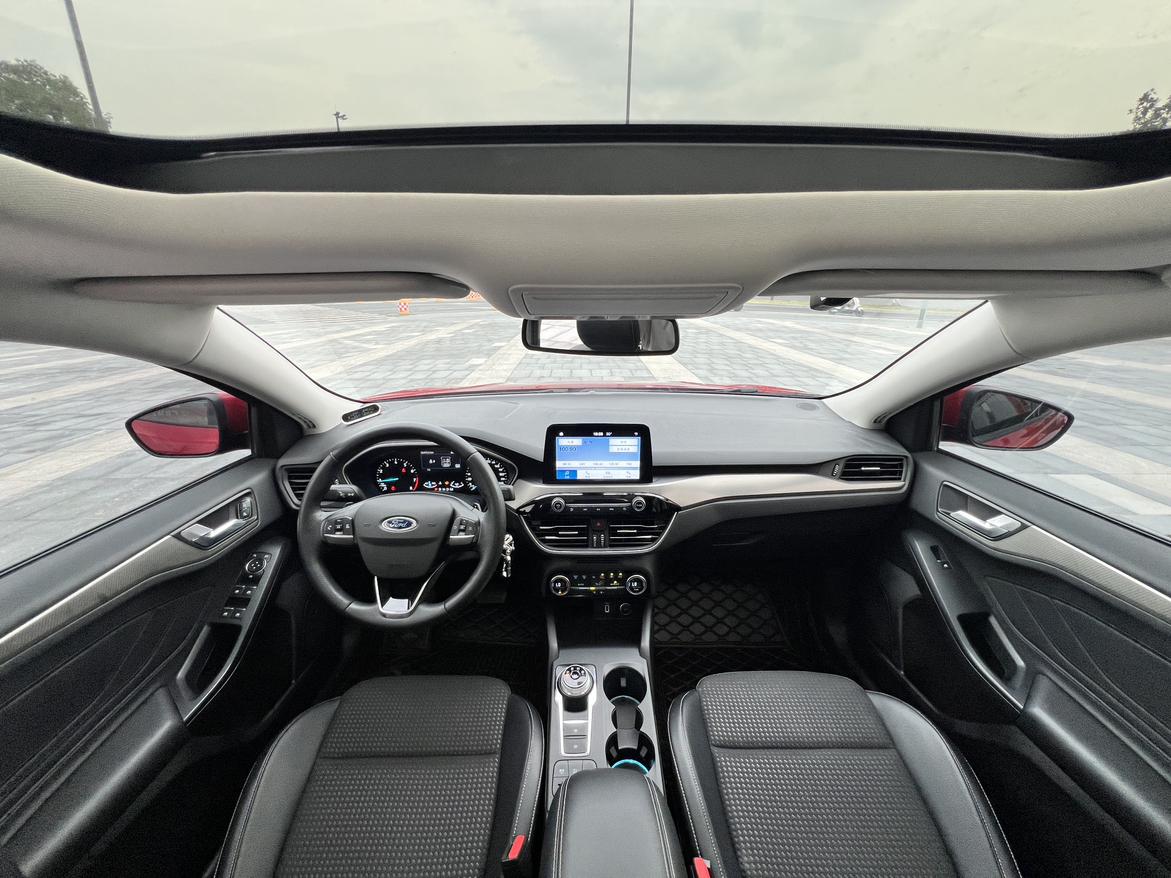 Ford Focus ST 2019 thumb 10