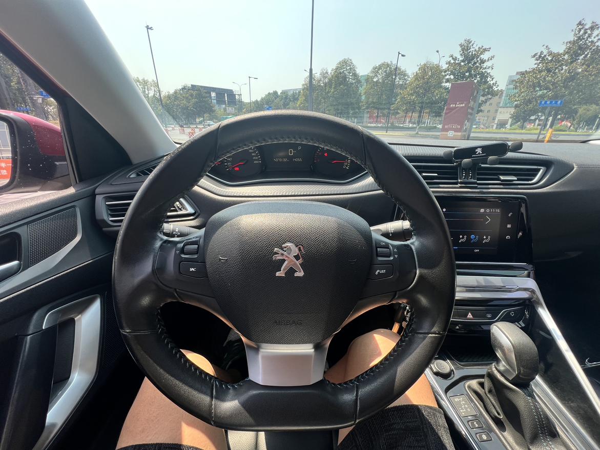 Peugeot 308 2018 thumb 10