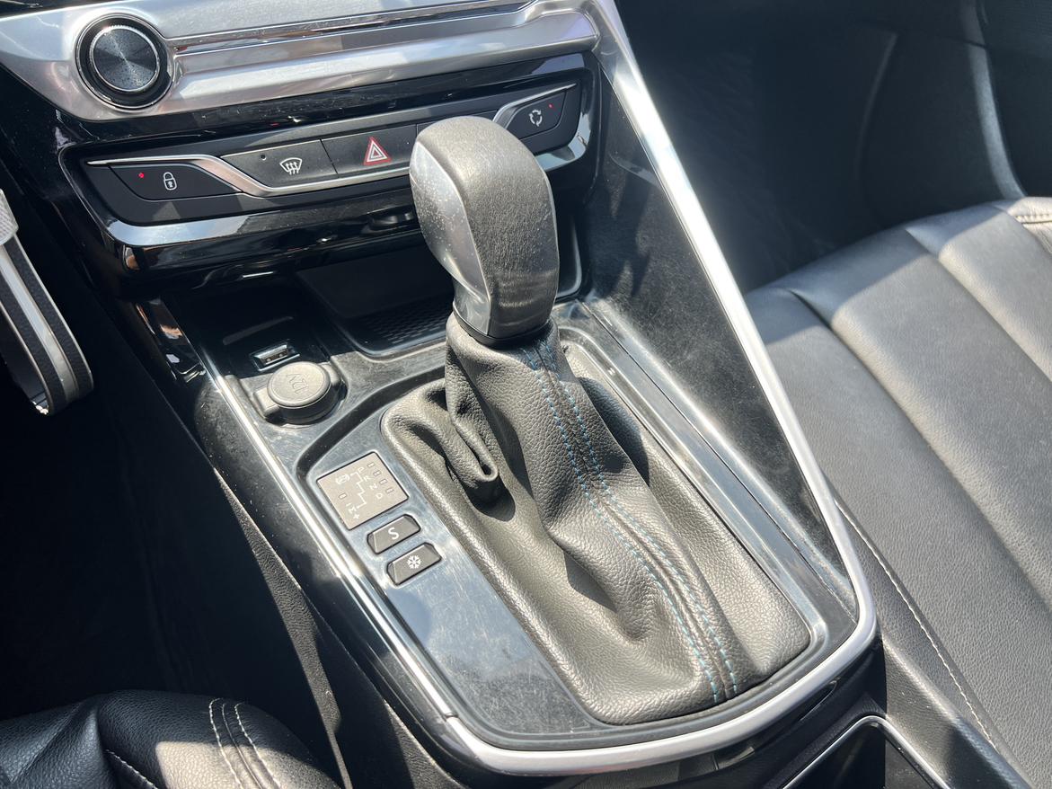 Peugeot 308 2018 thumb 11
