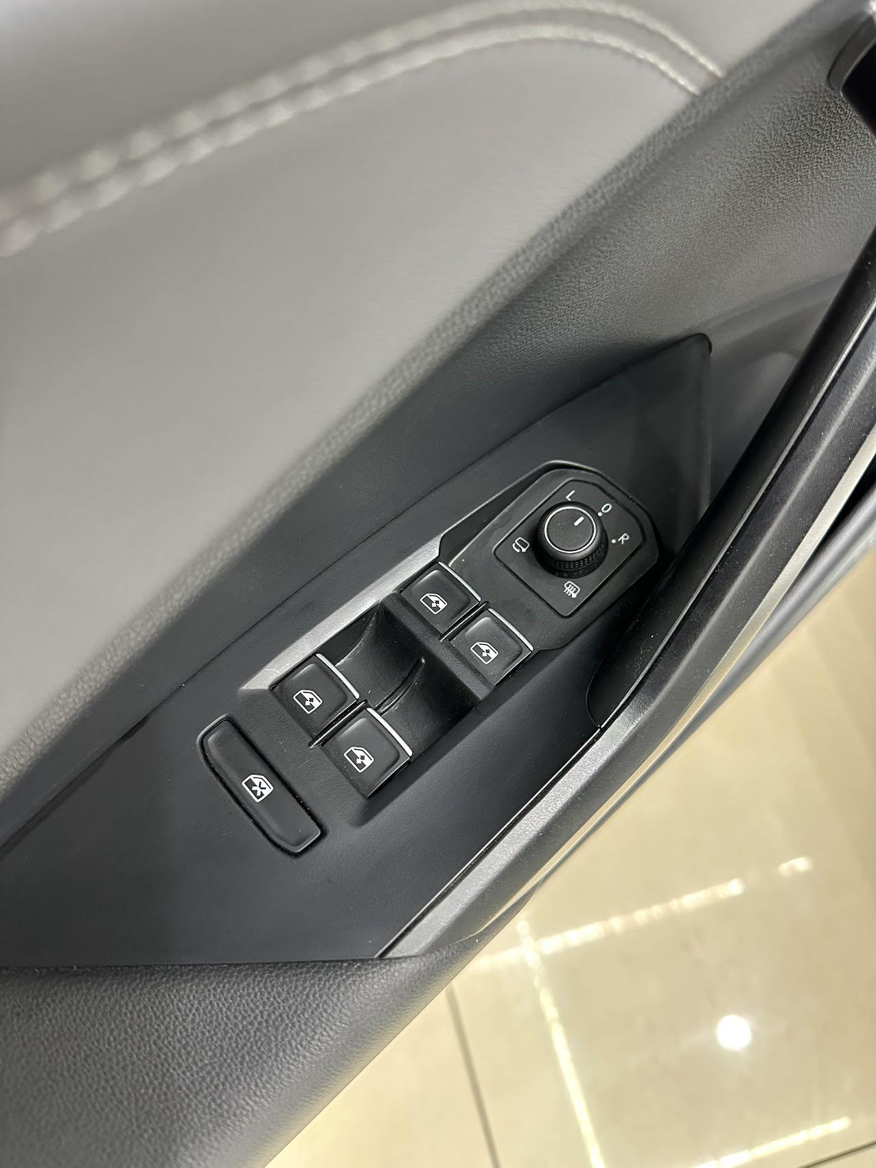 Volkswagen Sagitar 2022 thumb 7
