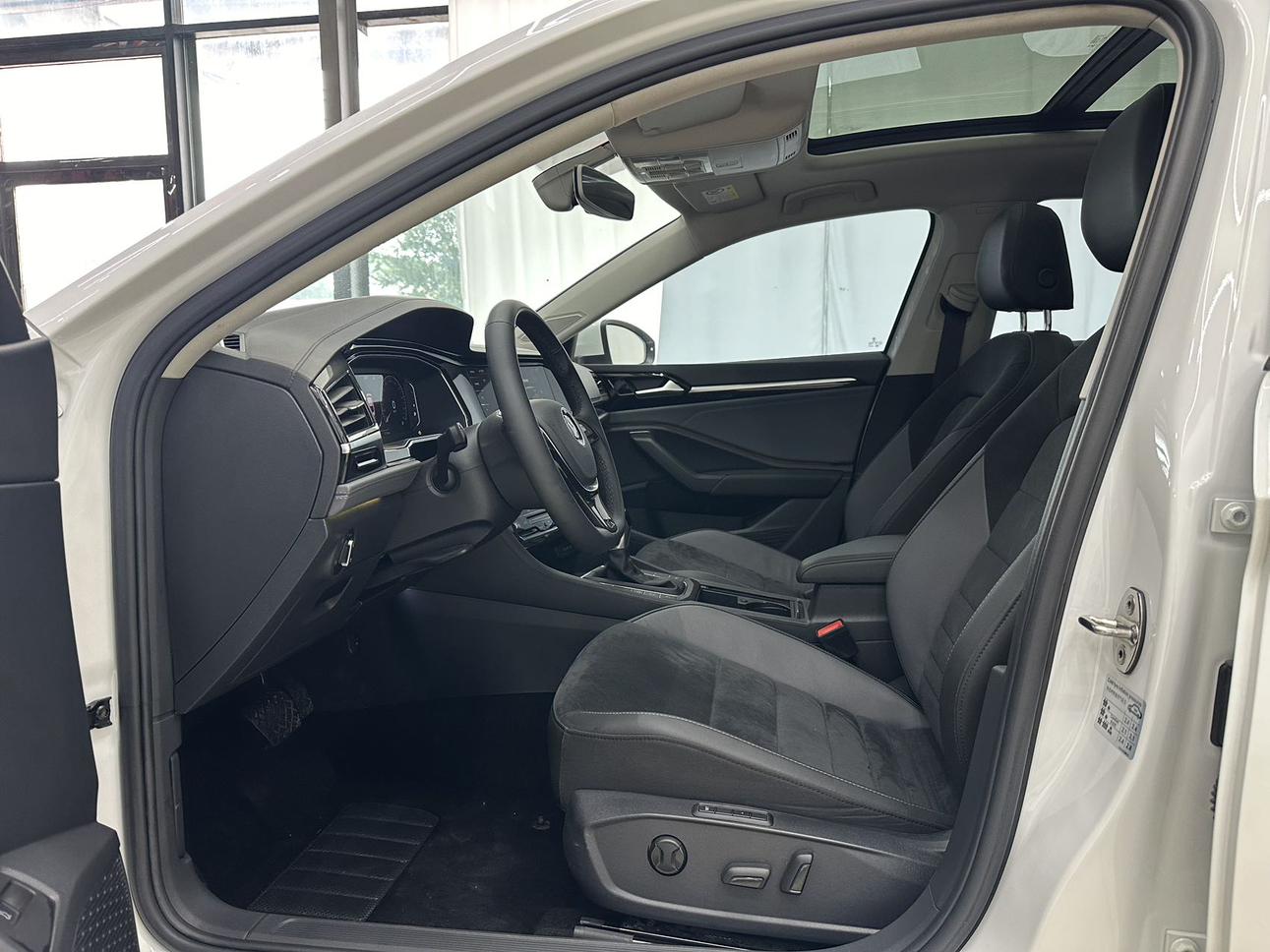 Volkswagen Sagitar 2022 thumb 11