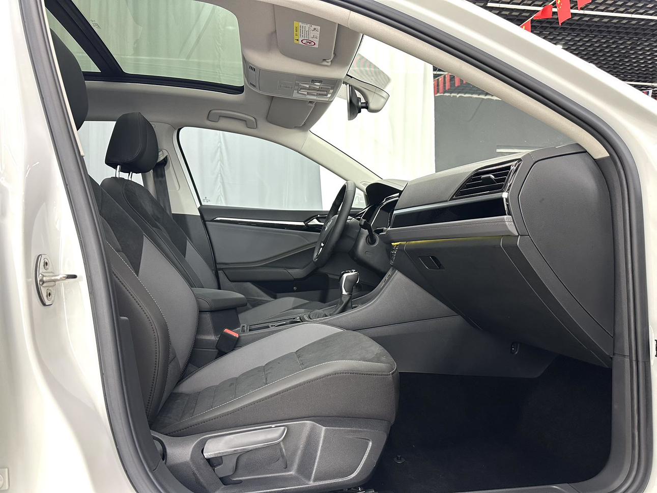 Volkswagen Sagitar 2022 thumb 12